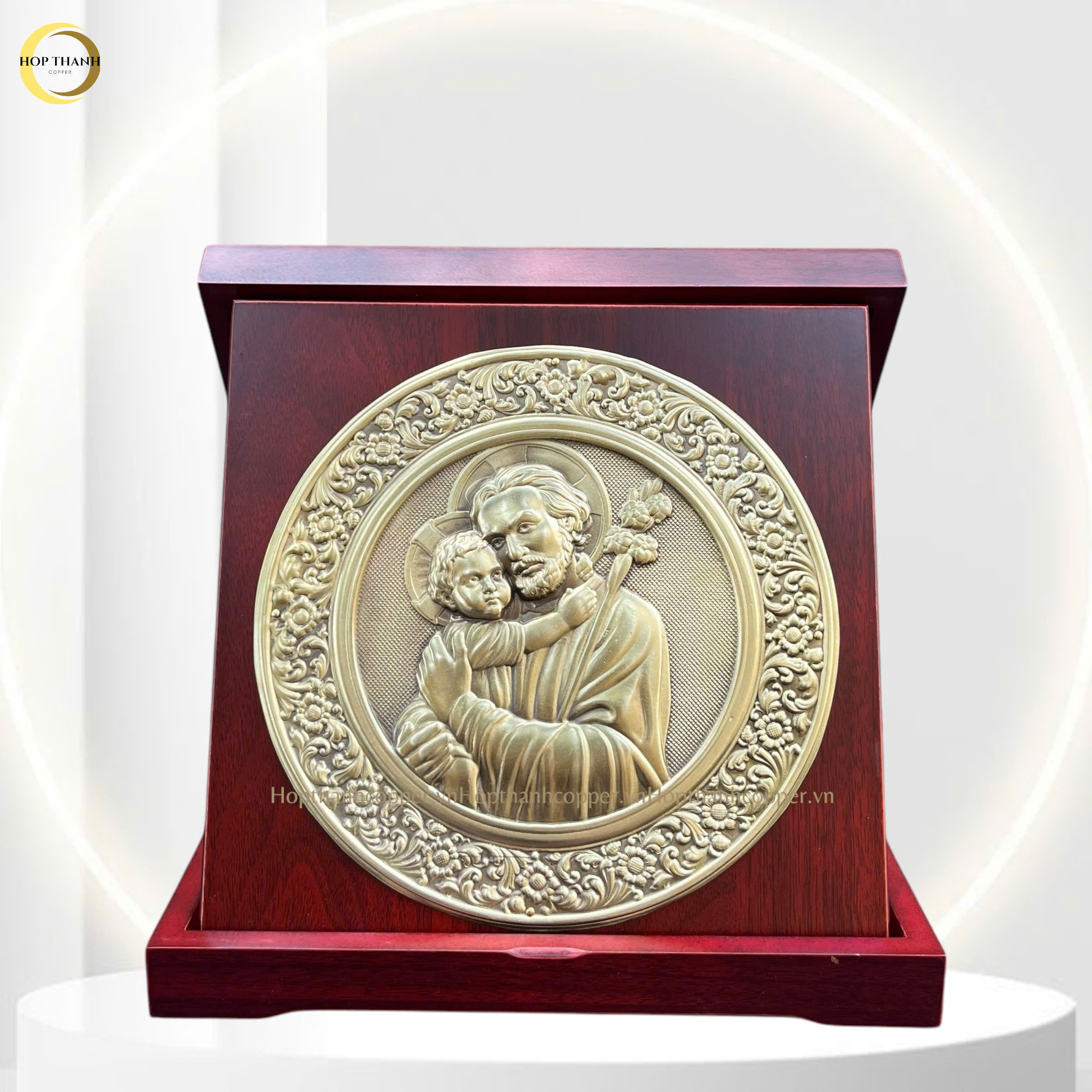 TRANH HỘP QUÀ TẶNG CÔNG GIÁO "THÁNH GIUSE BẾ CHÚA HÀI ĐỒNG " BẰNG ĐỒNG VÀNG -TRANH ĐỂ BÀN (KÍCH THƯỚC 23X23CM)