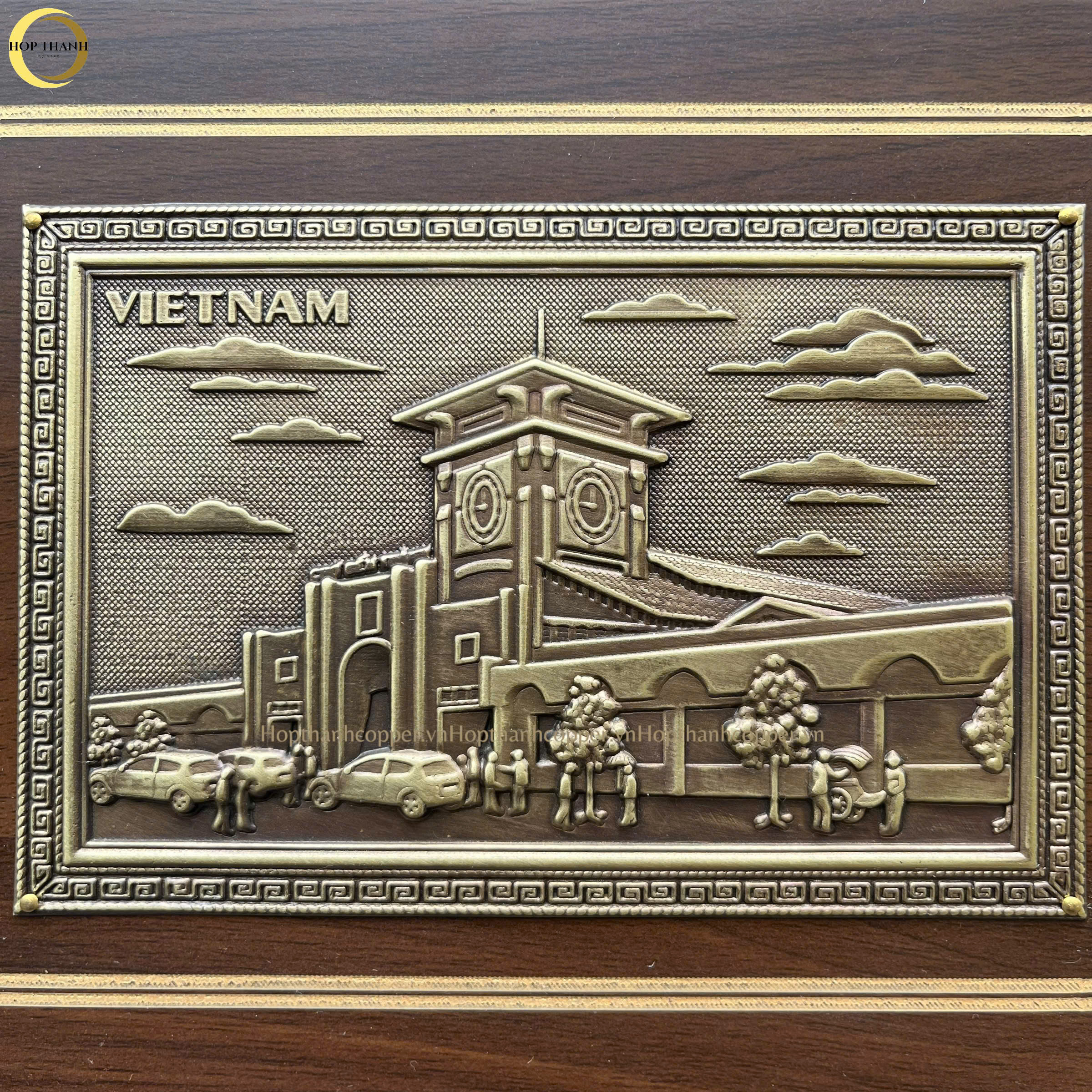 TRANH CHỢ BẾN THÀNH BẰNG ĐỒNG VÀNG GIẢ CỔ - TRANH QUÀ TẶNG ĐỂ BÀN (KÍCH THƯỚC 22X17CM )