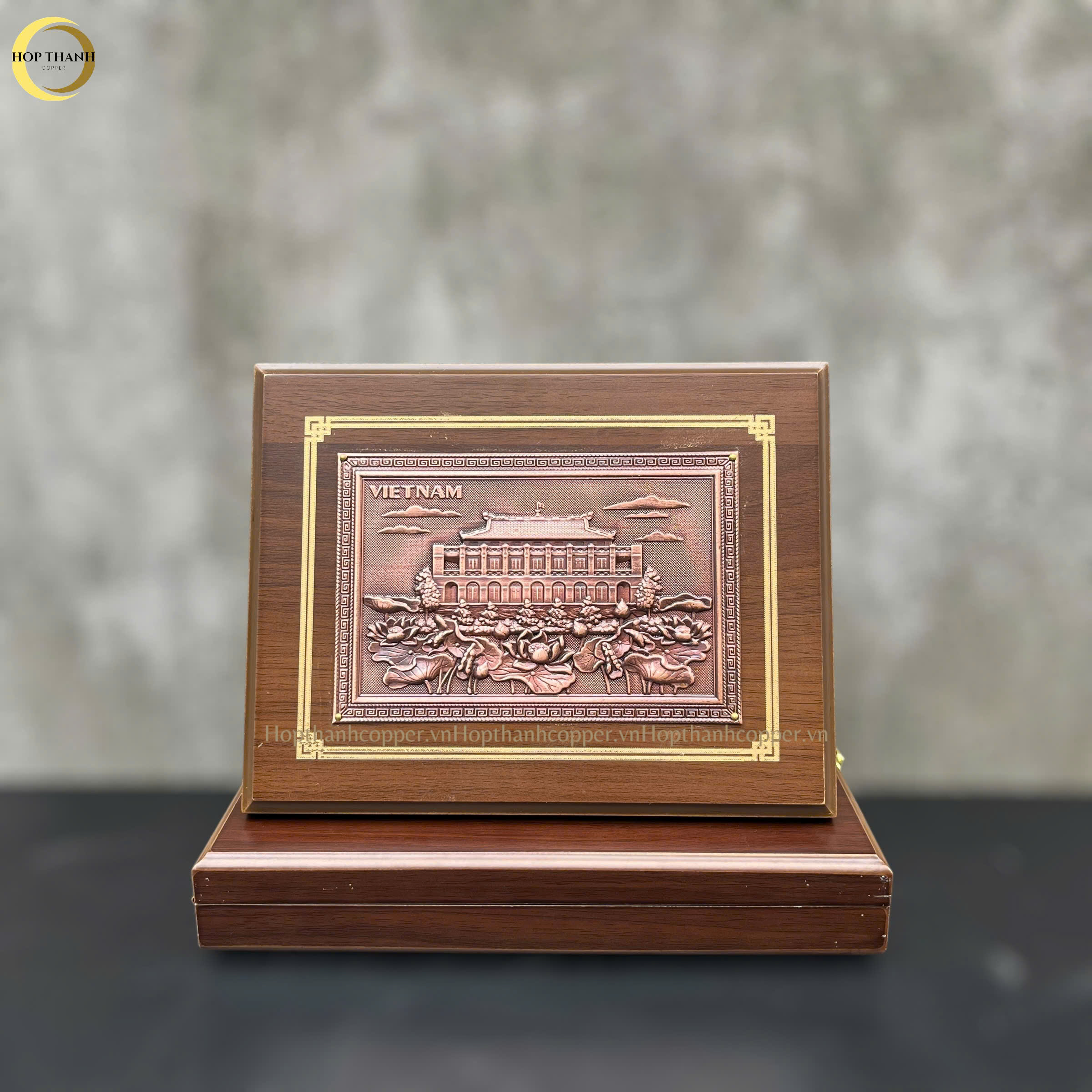 TRANH BẾN NHÀ RỒNG BẰNG ĐỒNG ĐỎ GIẢ CỔ- TRANH QUÀ TẶNG ĐỂ BÀN (KÍCH THƯỚC 22X17CM )