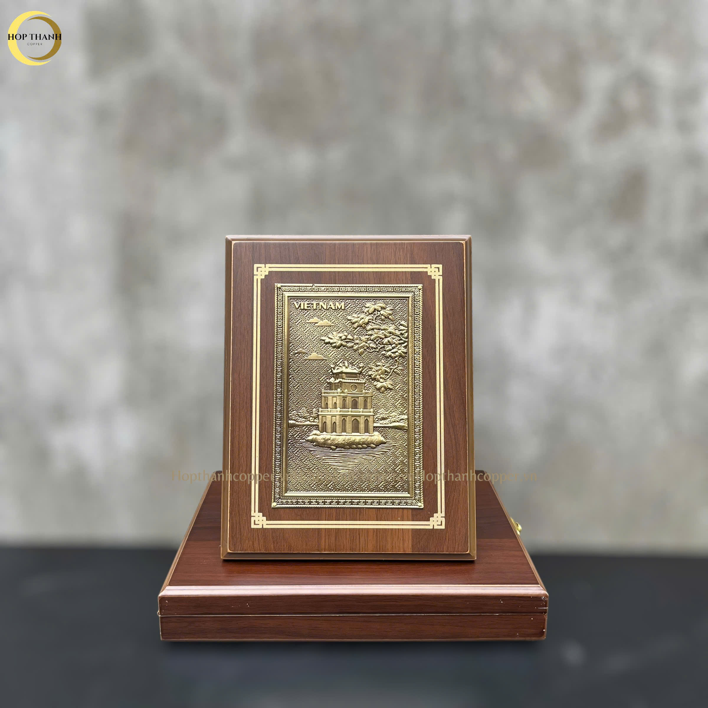 TRANH HỒ HOÀN KIẾM BẰNG ĐỒNG VÀNG GIẢ CỔ- TRANH QUÀ TẶNG ĐỂ BÀN (KÍCH THƯỚC 17X22CM )