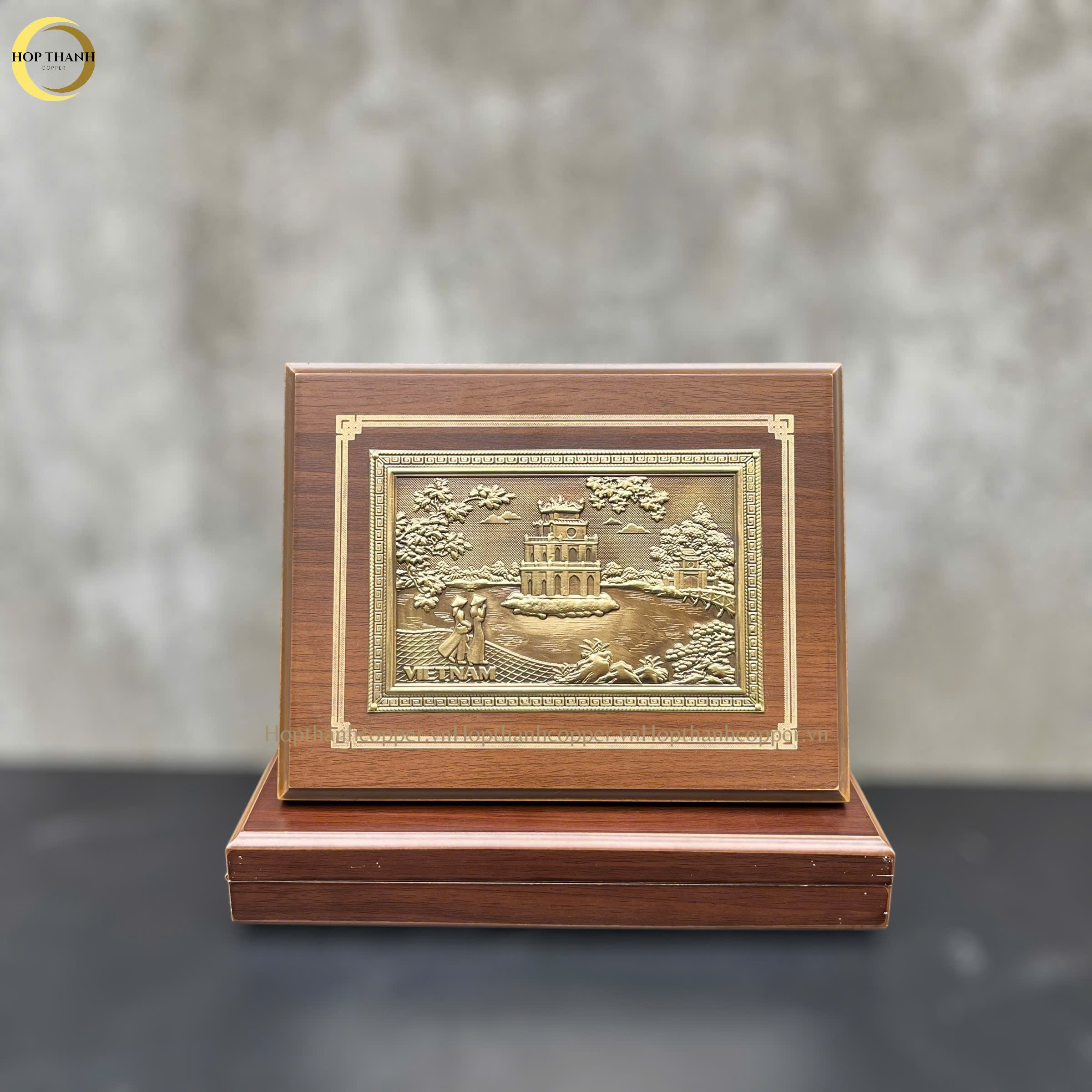 TRANH HỒ HOÀN KIẾM BẰNG ĐỒNG VÀNG GIẢ CỔ - TRANH QUÀ TẶNG ĐỂ BÀN (KÍCH THƯỚC 22X17CM )