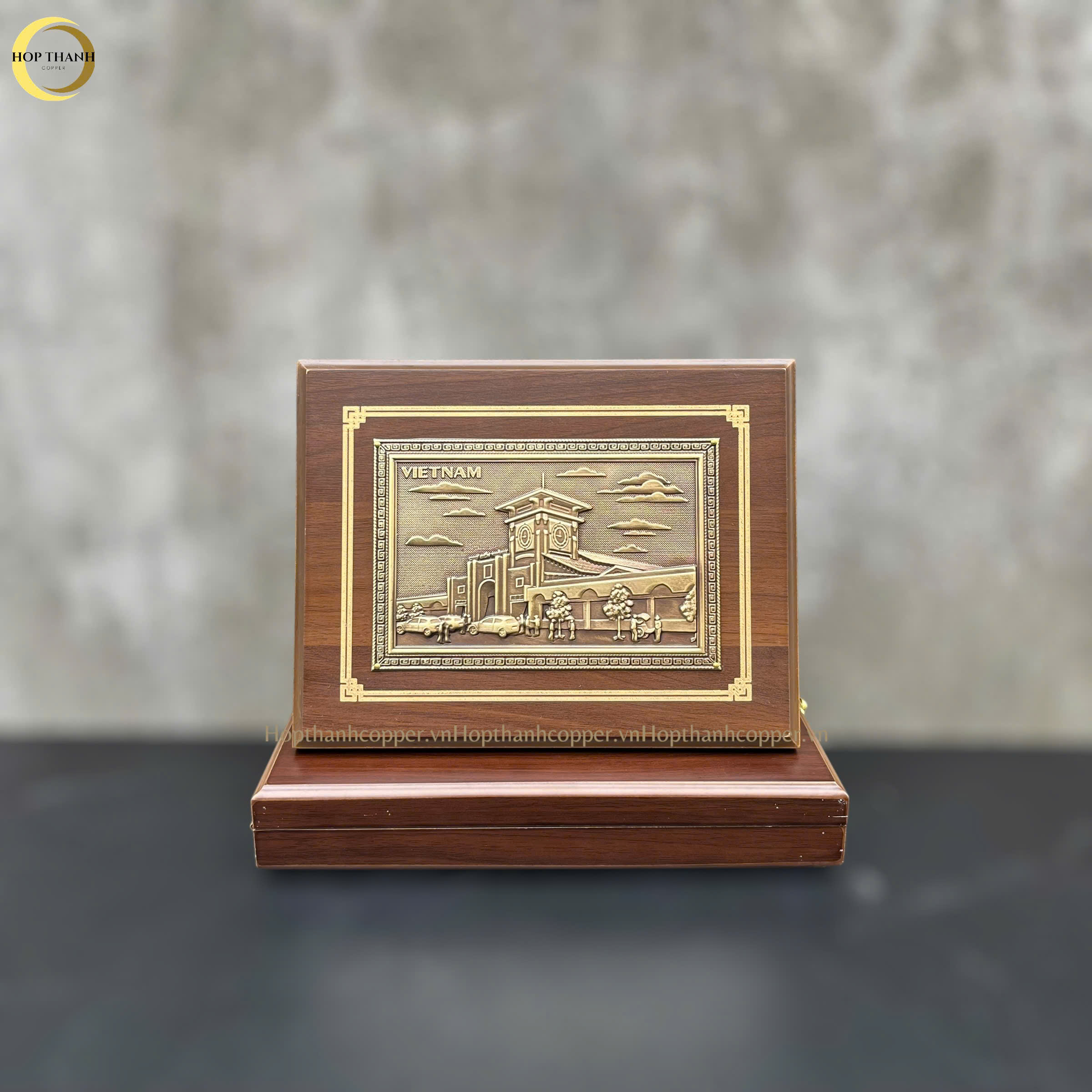 TRANH CHỢ BẾN THÀNH BẰNG ĐỒNG VÀNG GIẢ CỔ - TRANH QUÀ TẶNG ĐỂ BÀN (KÍCH THƯỚC 22X17CM )