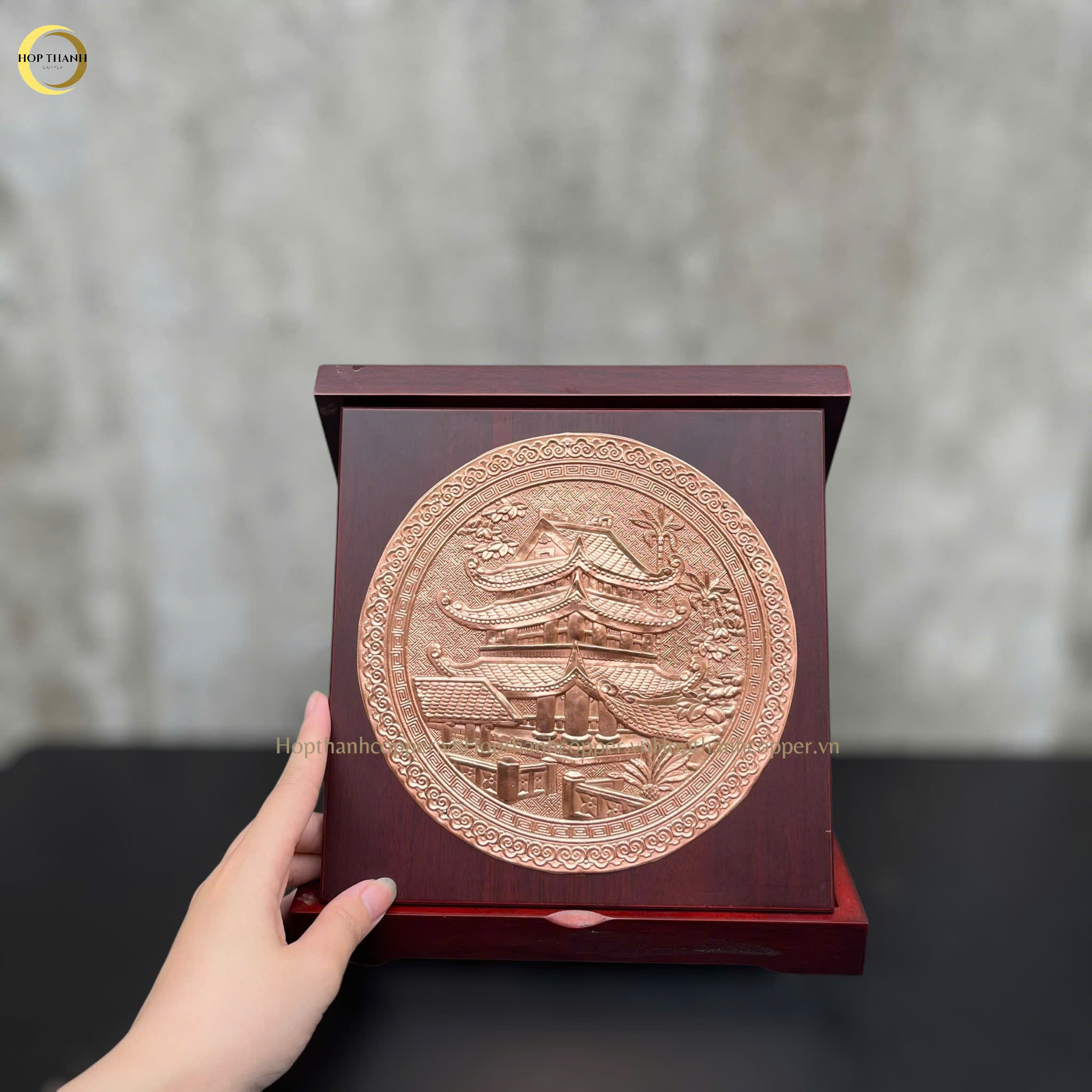 TRANH CHÙA KEO THÁI BÌNH BẰNG ĐỒNG ĐỎ - TRANH QUÀ TẶNG ĐỂ BÀN (KÍCH THƯỚC 24X24CM )