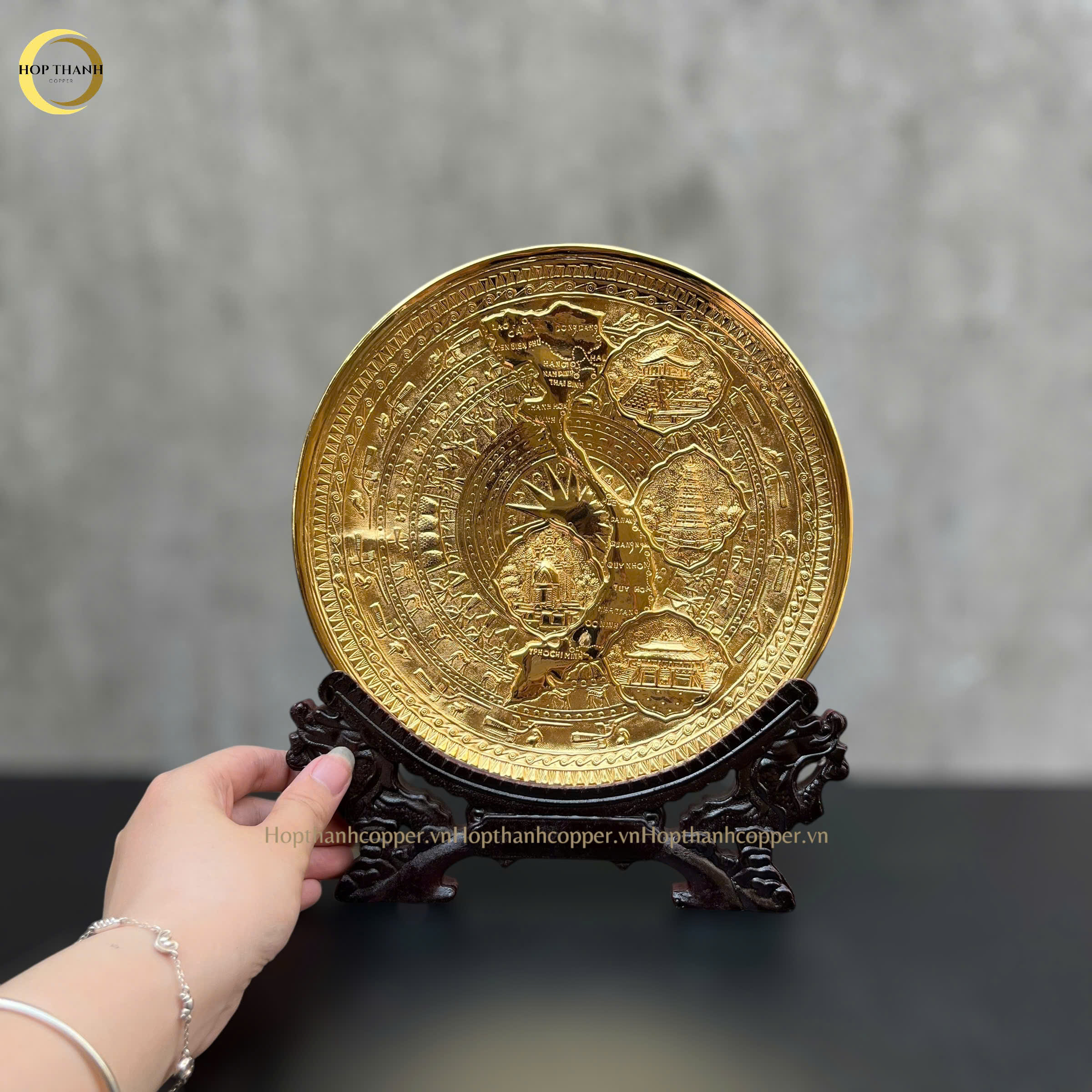 TRANH MẶT TRỐNG ĐỒNG BẰNG ĐỒNG MẠ VÀNG 24K - QUÀ TẶNG ĐỂ BÀN (KÍCH THƯỚC 21CM)