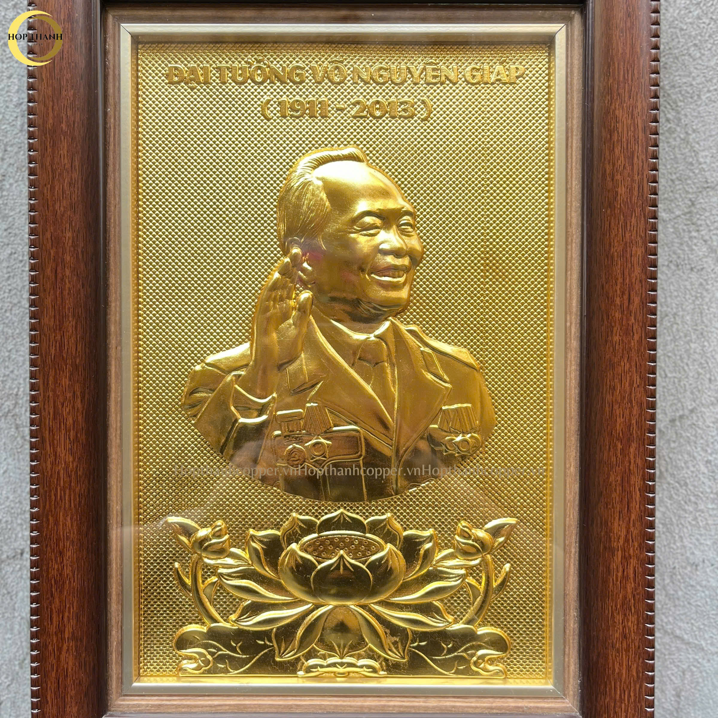 TRANH CHÂN DUNG ĐẠI TƯỚNG VÕ NGUYÊN GIÁP BẰNG ĐỒNG DÁT VÀNG - KÍCH THƯỚC 26X36CM
