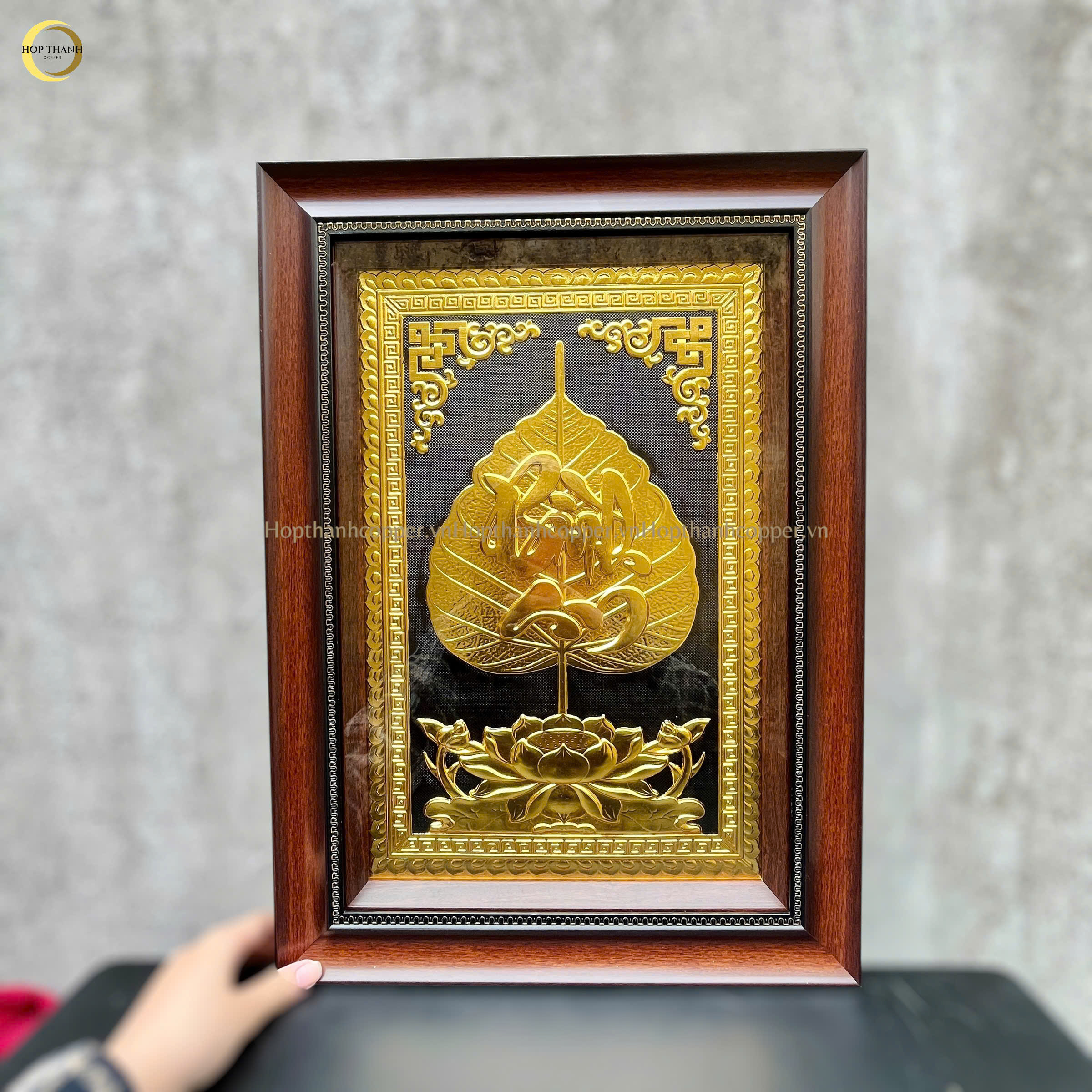 TRANH LÁ BỒ ĐỀ CHỮ BÌNH AN BẰNG ĐỒNG DÁT VÀNG - KÍCH THƯỚC 38X54CM