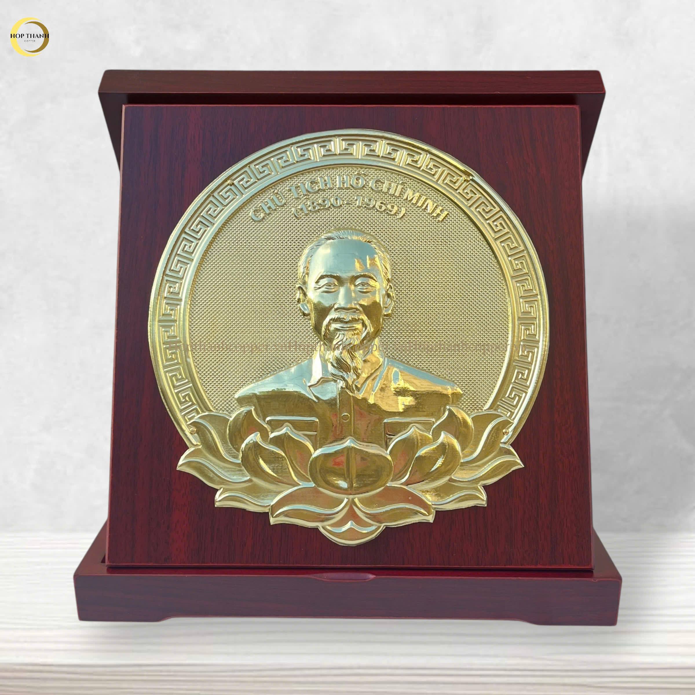 TRANH ĐỒNG CHÂN DUNG CHỦ TỊCH HỒ CHÍ MINH BẰNG ĐỒNG VÀNG - KÍCH THƯỚC 24X24CM