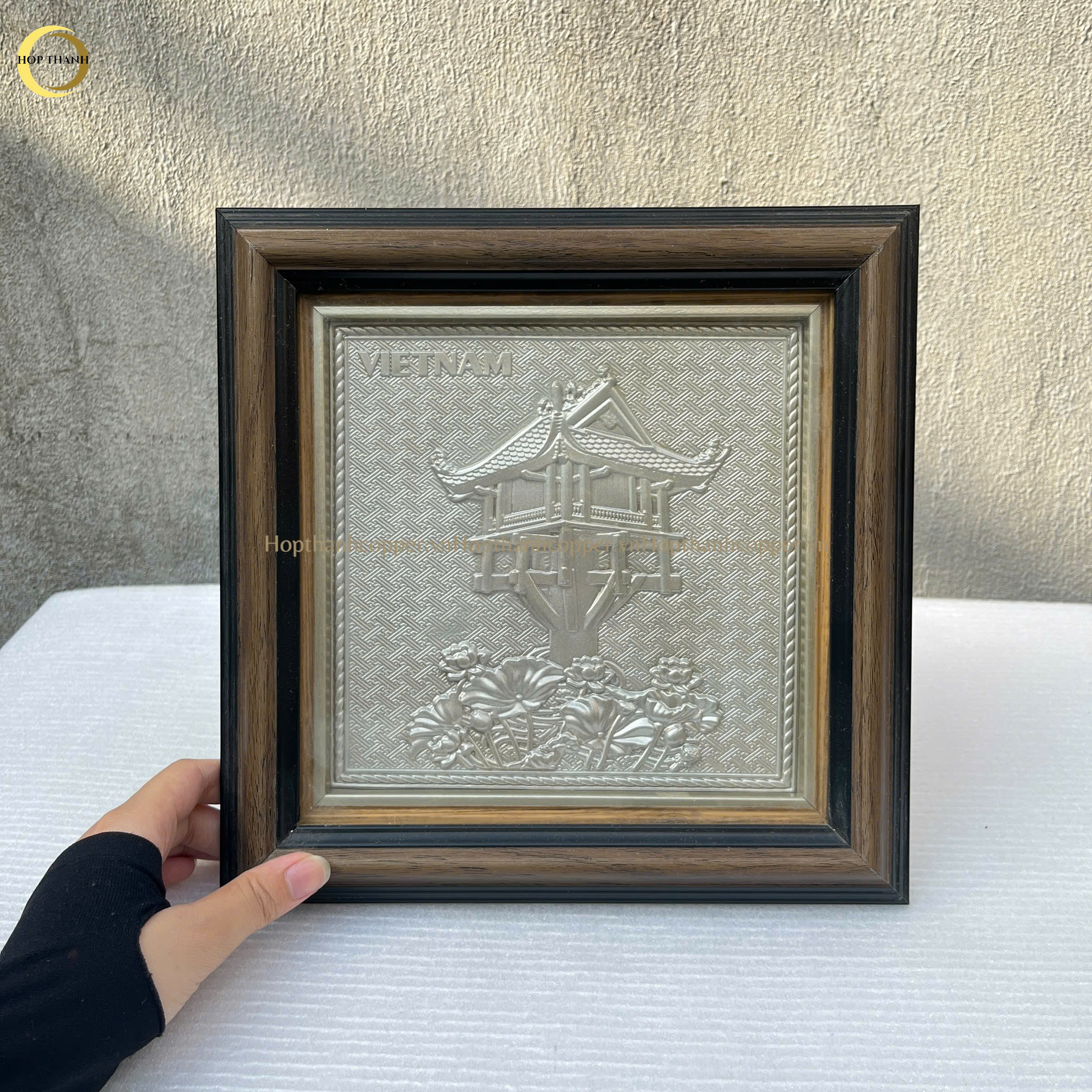 TRANH CHÙA MỘT CỘT BẰNG ĐỒNG MẠ BẠC - KÍCH THƯỚC 26X26CM