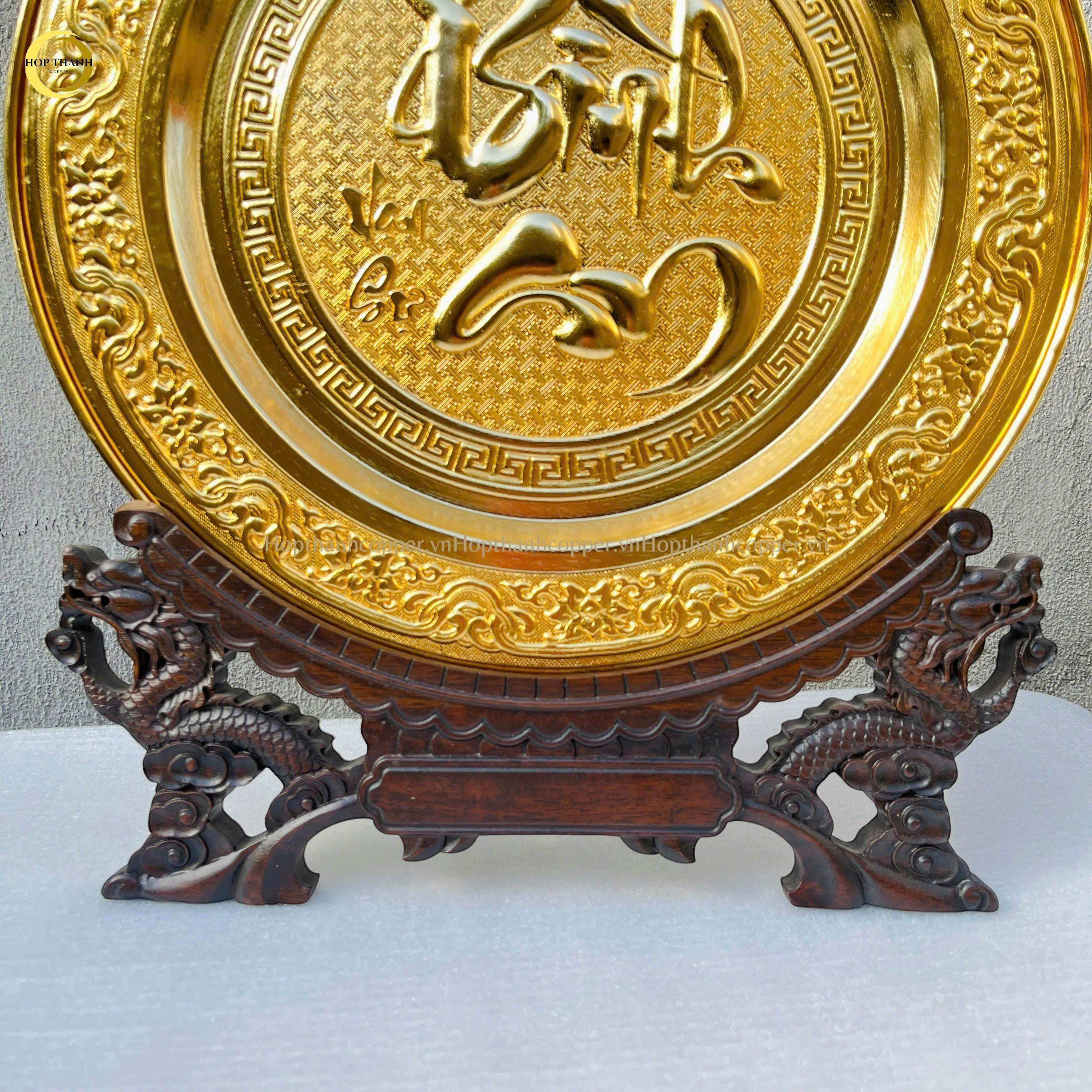 TRANH ĐĨA CHỮ BÌNH AN THƯ PHÁP BẰNG ĐỒNG MẠ VÀNG 24K - ĐƯỜNG KÍNH 35CM
