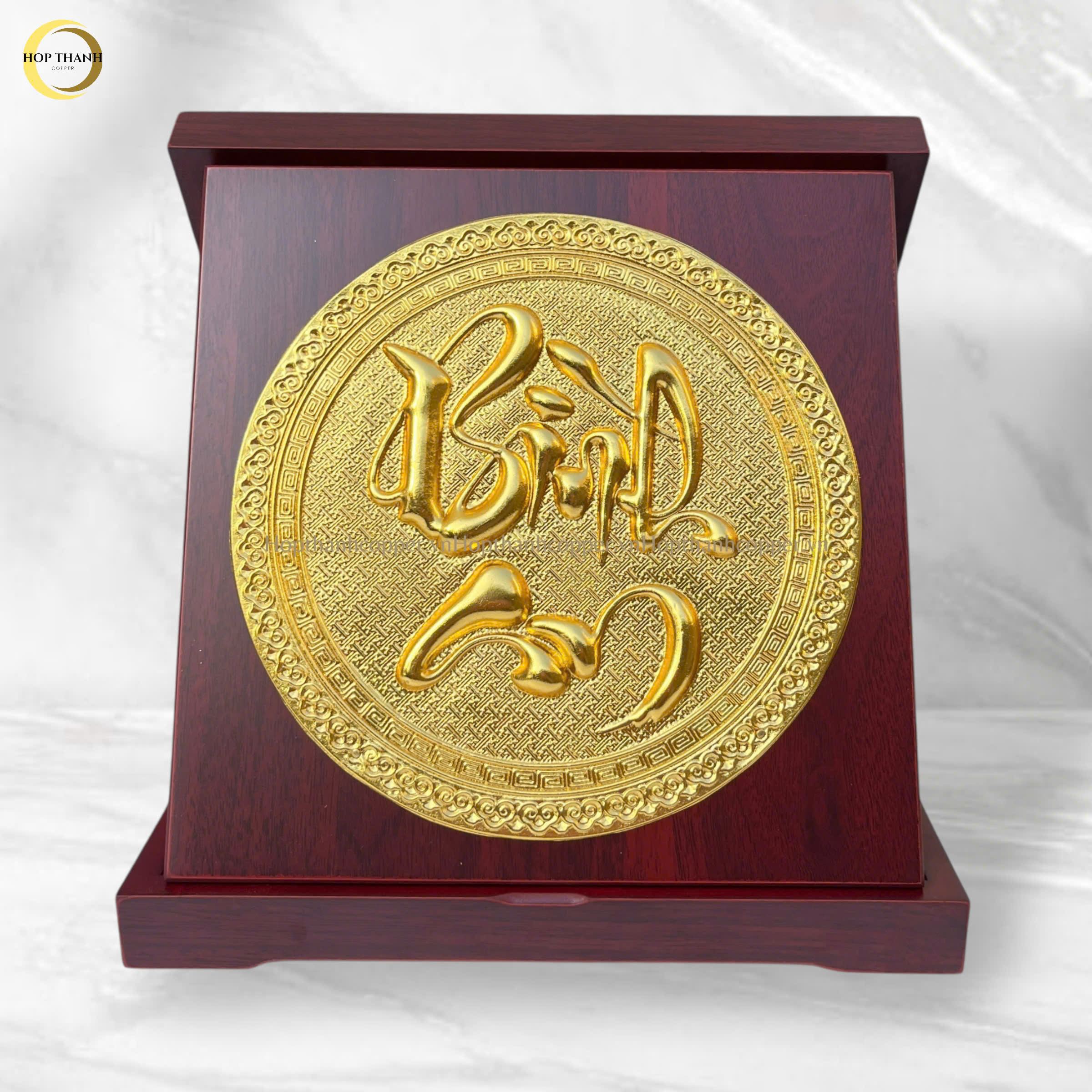 TRANH ĐĨA CHỮ BÌNH AN THƯ PHÁP BẰNG ĐỒNG DÁT VÀNG - KÍCH THƯỚC 24X24CM