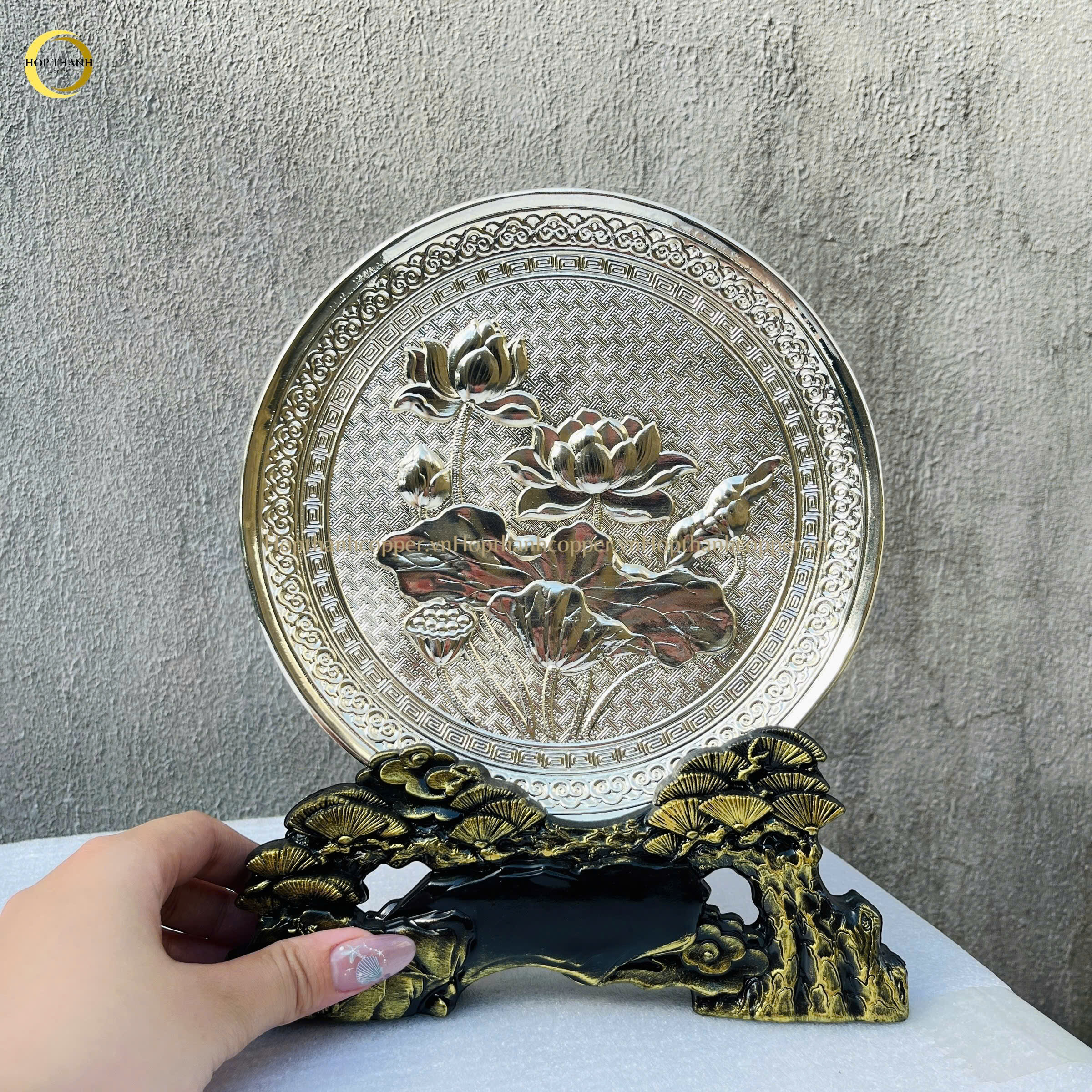 TRANH ĐĨA HOA SEN BẰNG ĐỒNG MẠ BẠC  - TRANH QUÀ TẶNG ĐỂ BÀN (KÍCH THƯỚC 20CM)