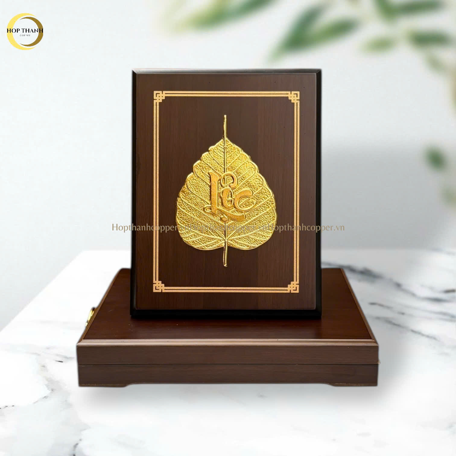 TRANH LÁ BỒ ĐỀ CHỮ LỘC BẰNG ĐỒNG  DÁT VÀNG  - QUÀ TẶNG ĐỂ BÀN (KÍCH THƯỚC 20X25CM)