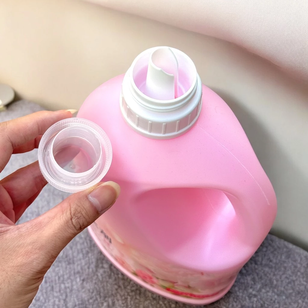 Nước xả vải kháng khuẩn hương hoa thiên nhiên 2,5L Kaneyo