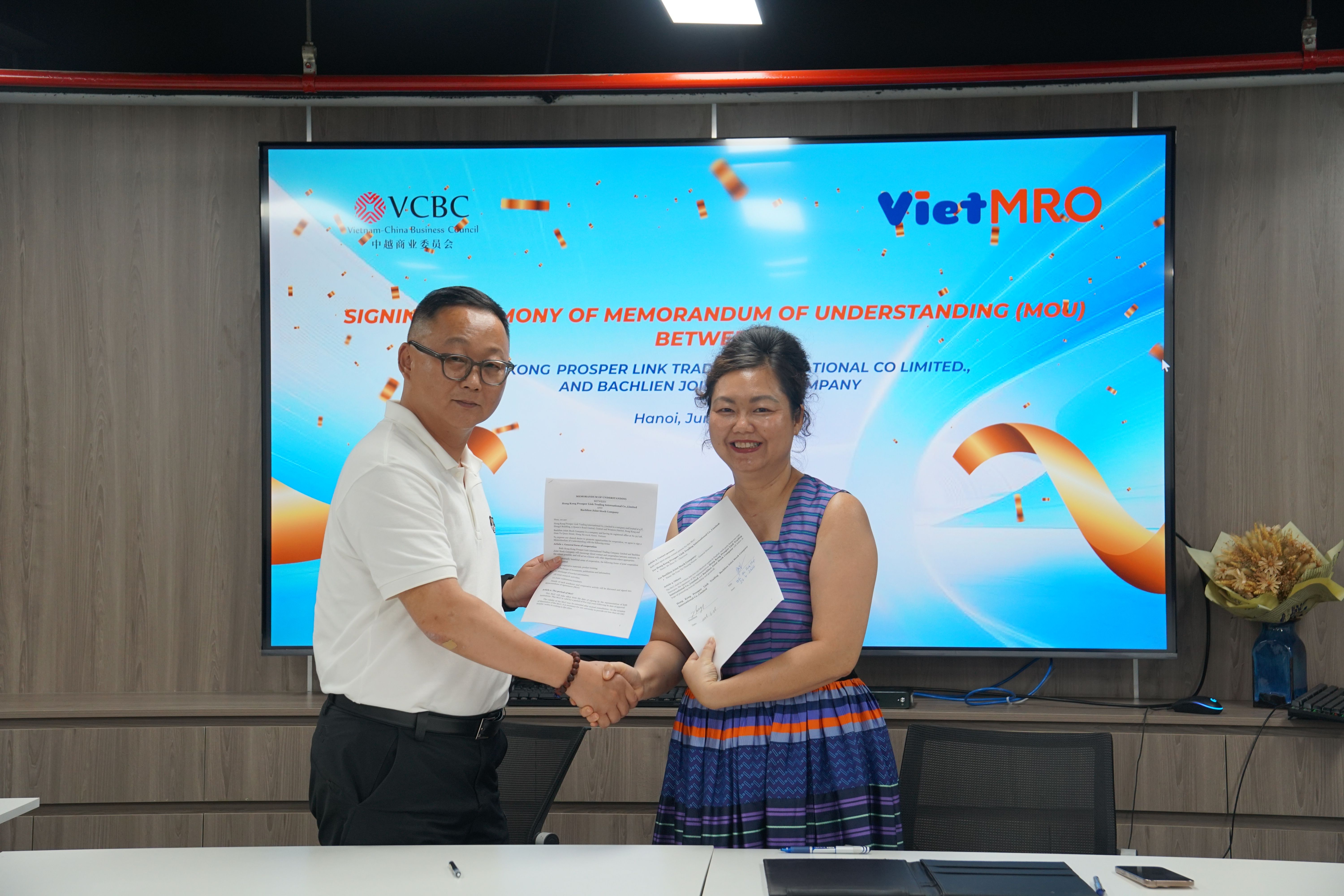 VCBC kết nối doanh nghiệp Hong Kong và Bách Liên (VietMRO) thúc đẩy hợp tác cung ứng ethanol chất lượng cao cho ngành điện tử