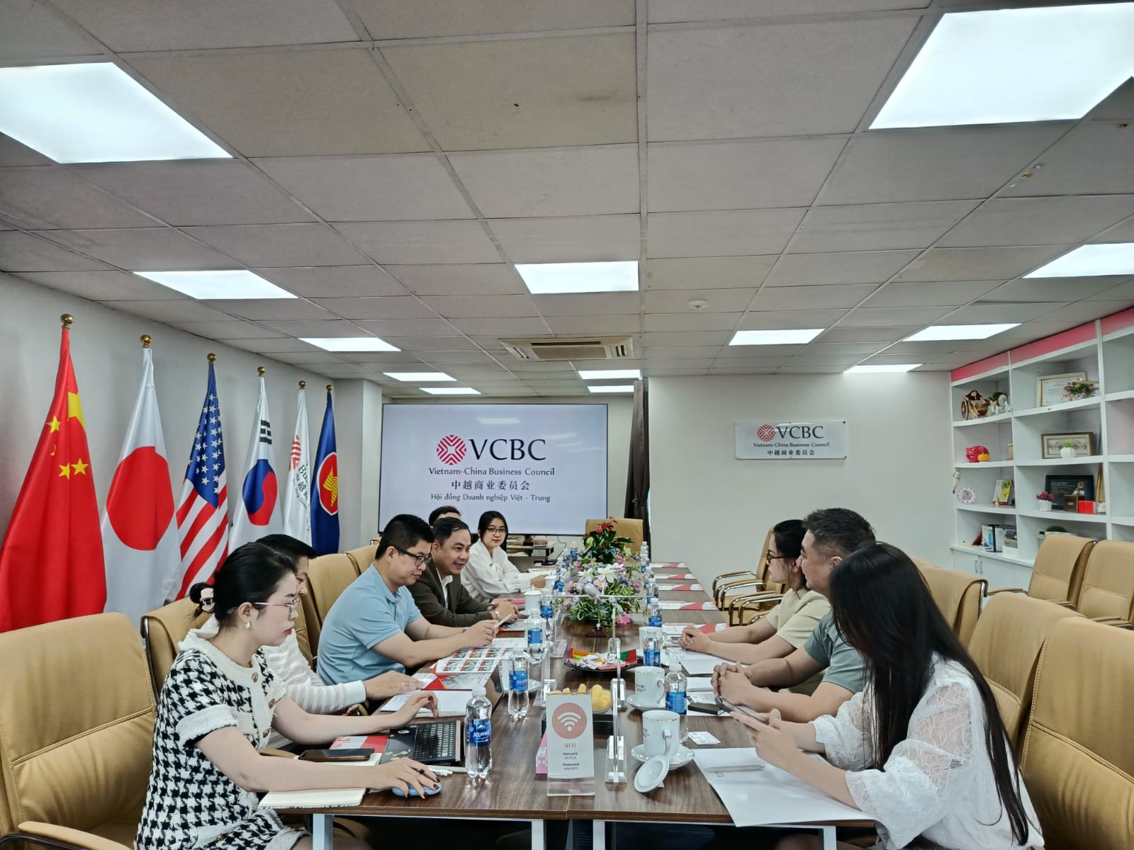 VCBC làm việc với Tập đoàn Hợp Lực, thúc đẩy hợp tác trong lĩnh vực xây dựng công nghiệp và hạ tầng