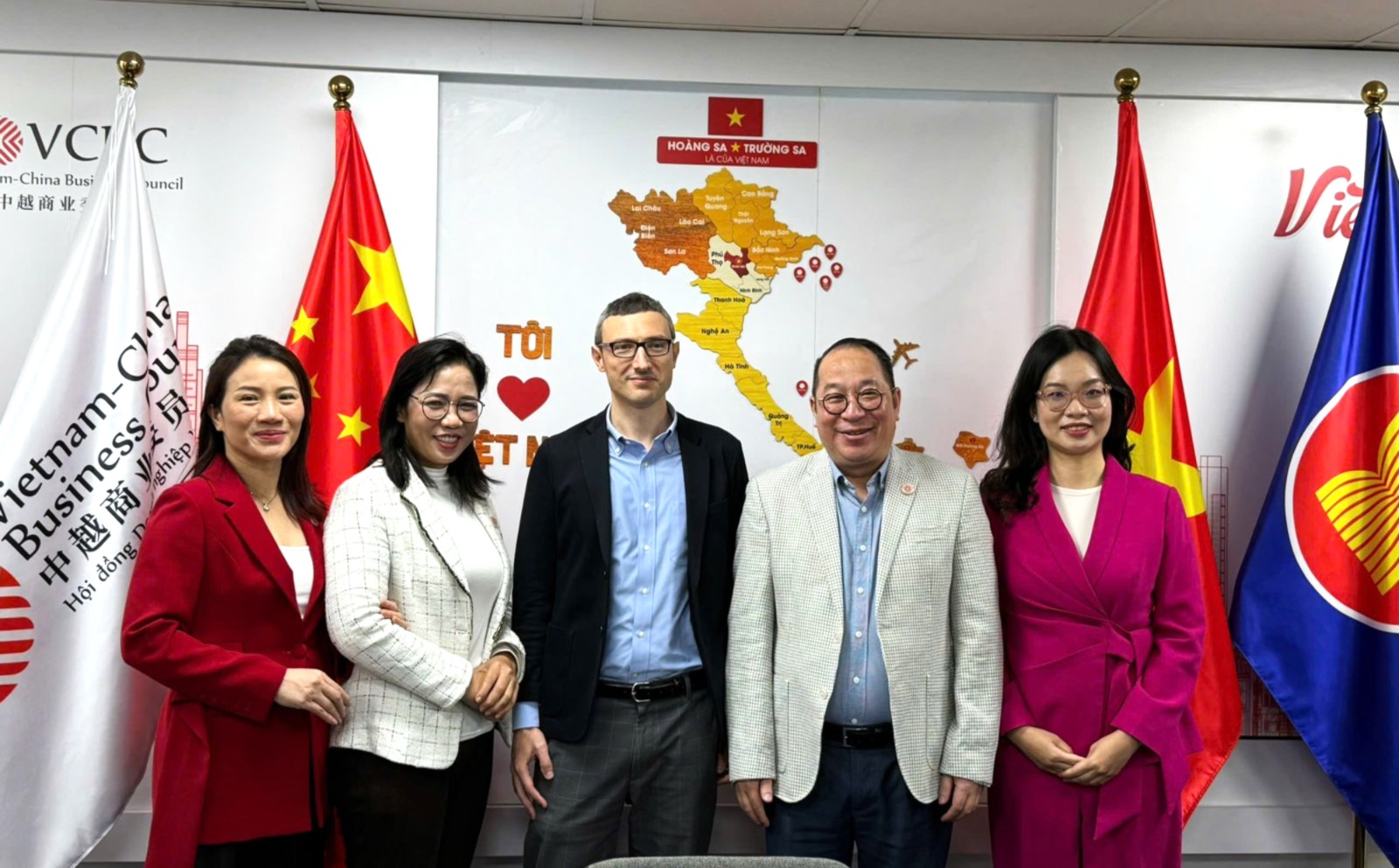 VCBC và Chủ tịch Steve Bùi được Reuters ghi nhận trong xu hướng hợp tác đầu tư Việt – Trung