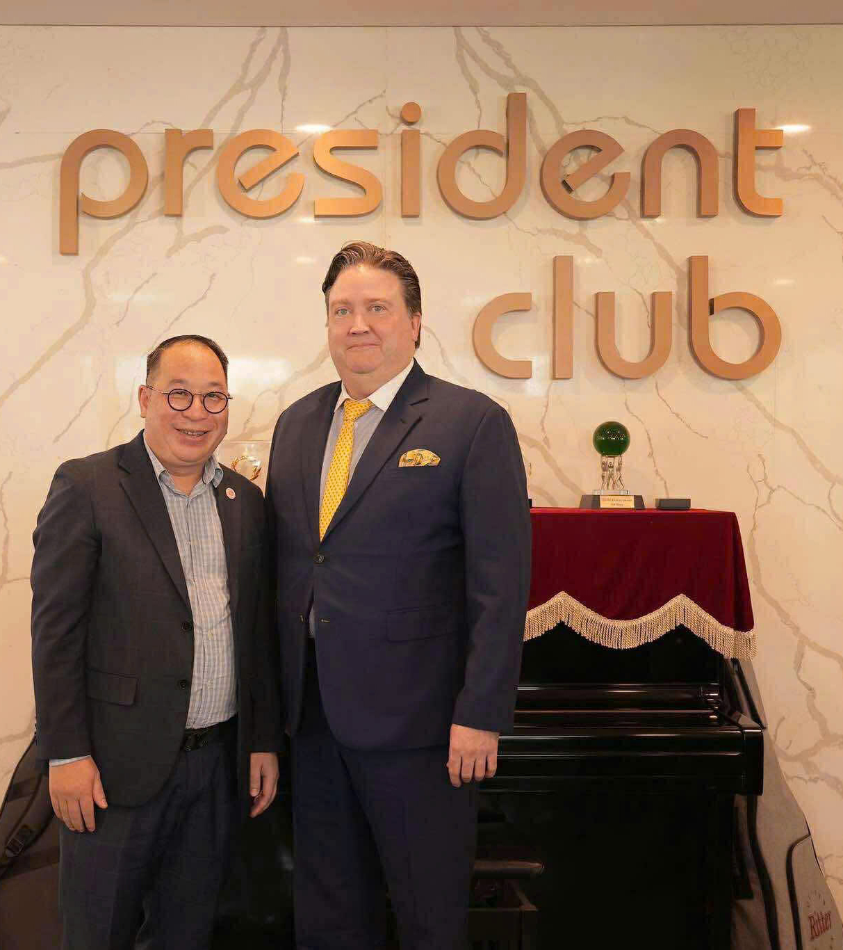 Chủ tịch VCBC gặp gỡ Đại sứ Hoa Kỳ tại Việt Nam Mark Knapper