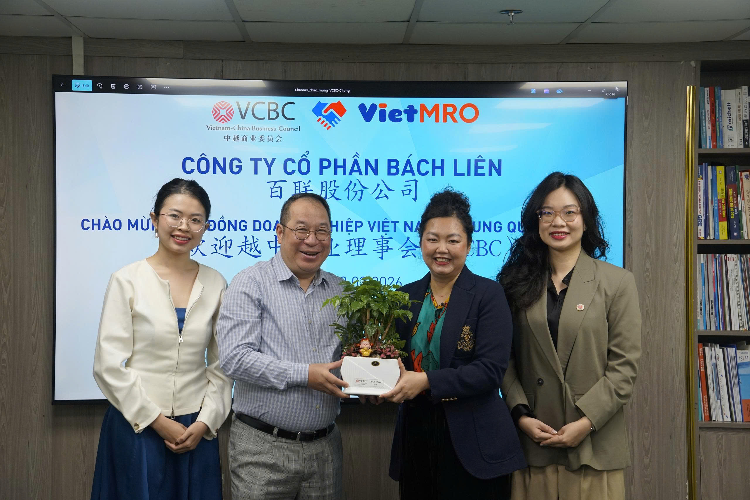 Đoàn VCBC thăm và làm việc với Công ty Cổ phần Bách Liên - VietMRO