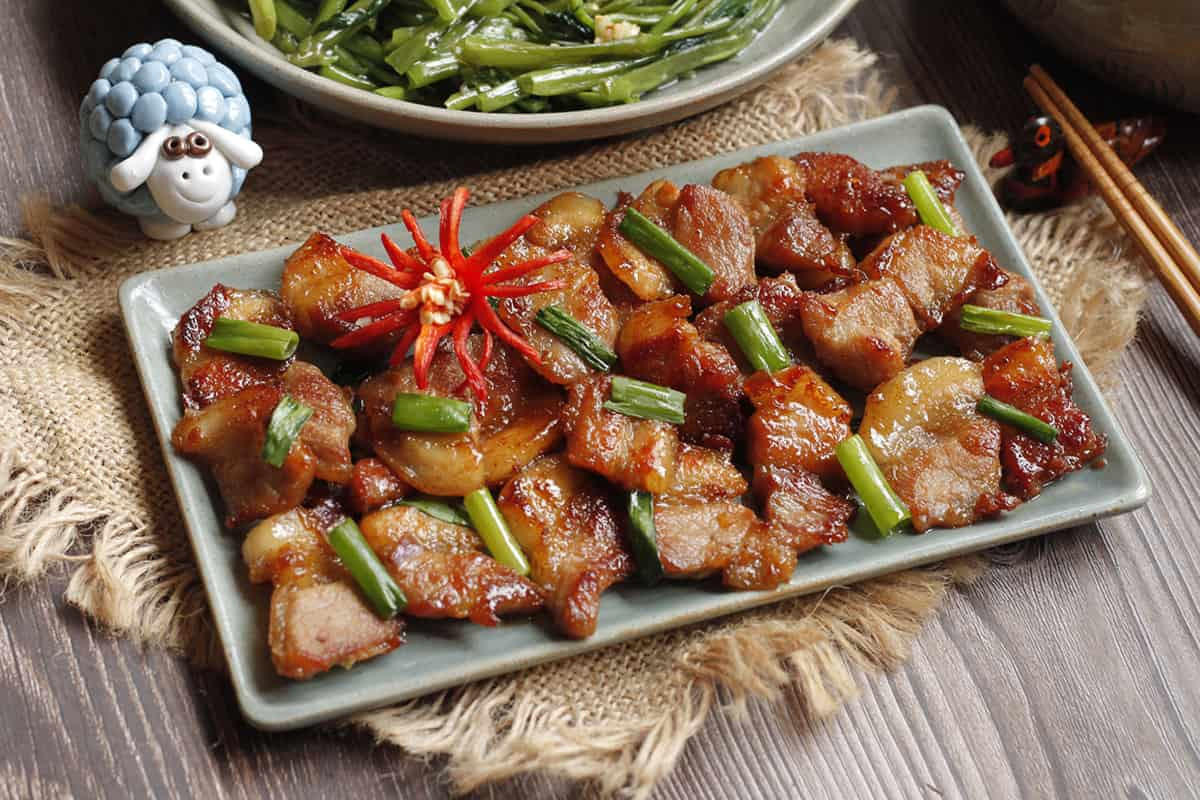 Thịt rang cháy cạnh có nên dùng chảo chống dính?