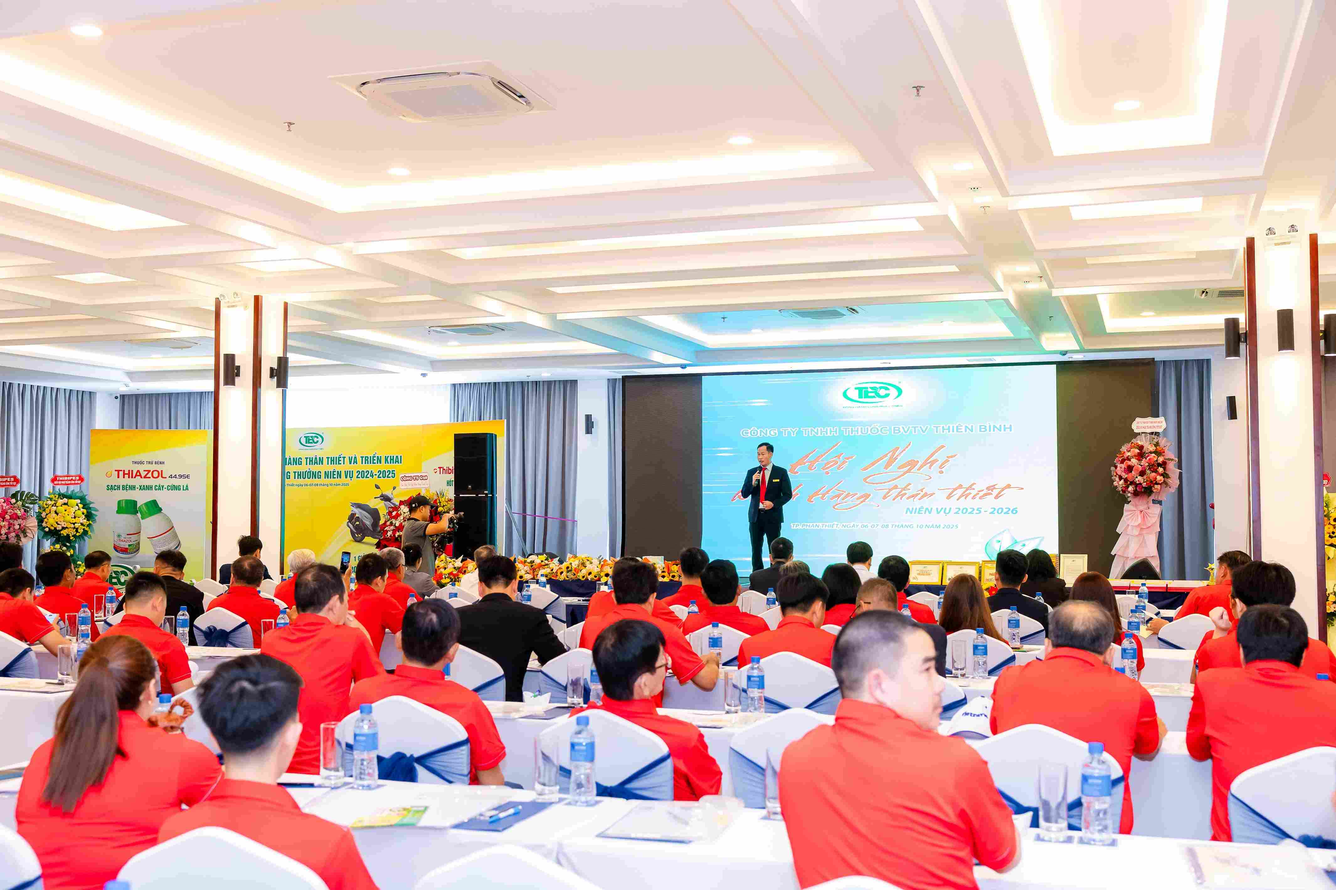 “Đồng hành cùng đại lý – Phục vụ tận tâm – Nâng tầm nông nghiệp Việt Nam.”