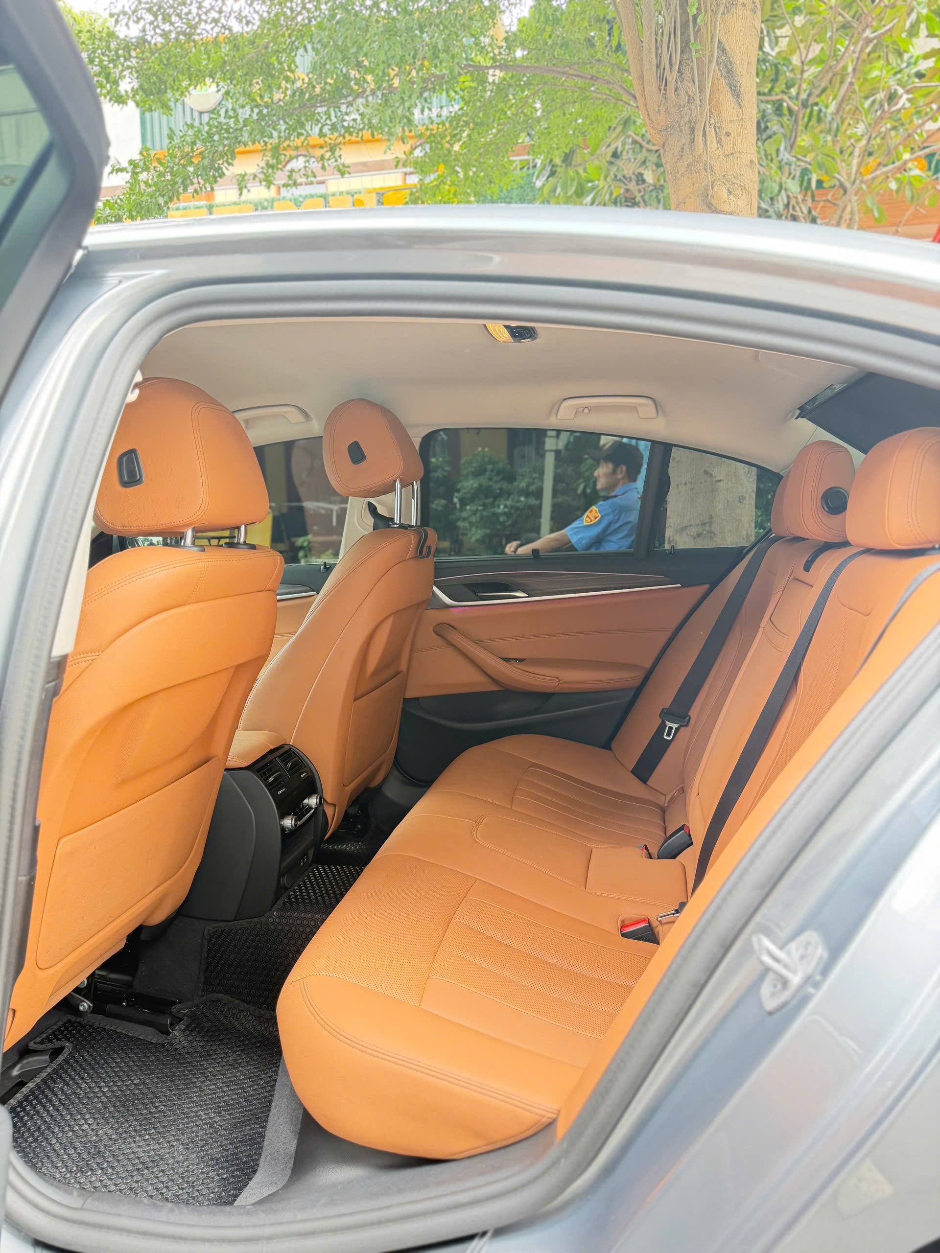 Cho Thuê Xe BMW 520i 4 Chỗ Có Tài Hoặc Tự Lái Tại Hồ Chí Minh