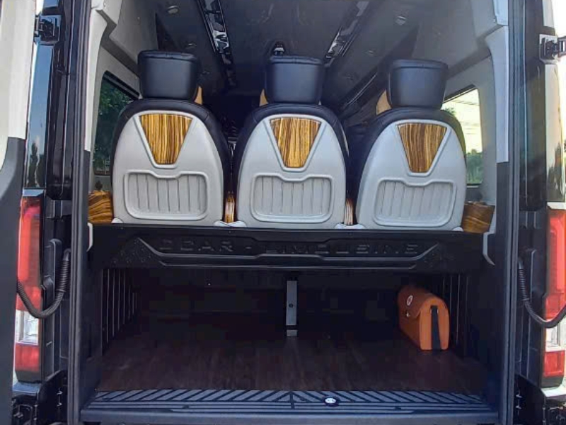 Thuê Xe Solati Limousine Dcar Vip 9 Chỗ Nội Thất VIP Tại TP.HCM