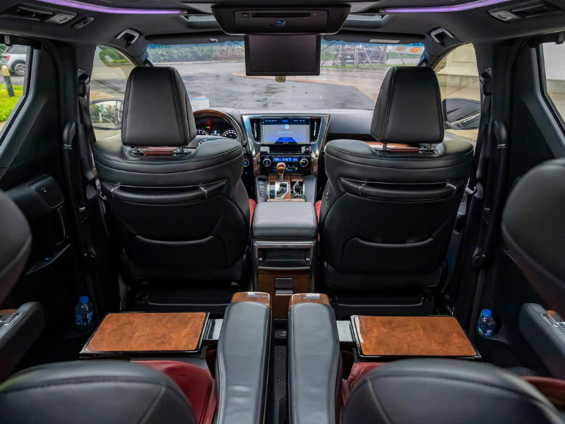 Cho Thuê Xe Toyota Alphard 7 Chỗ Màu Đen Tại Hà Nội