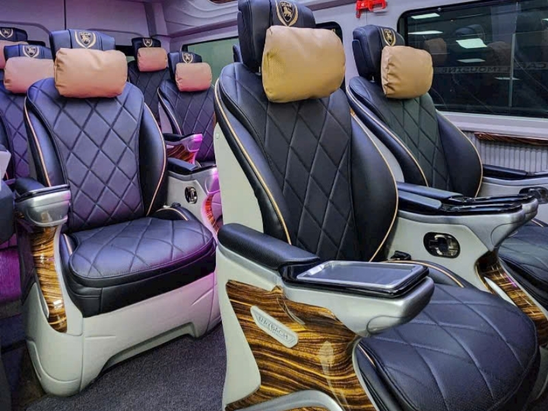 Thuê Xe Solati Limousine Dcar Vip 9 Chỗ Nội Thất VIP Tại TP.HCM