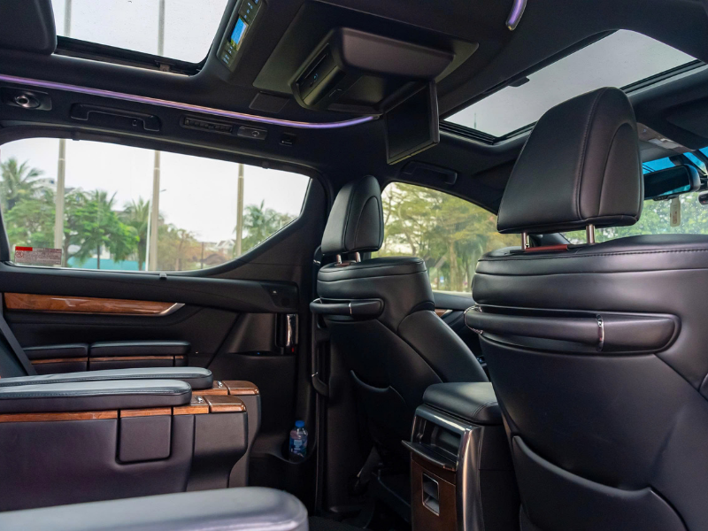Cho Thuê Xe Toyota Alphard 7 Chỗ Màu Đen Tại Hà Nội