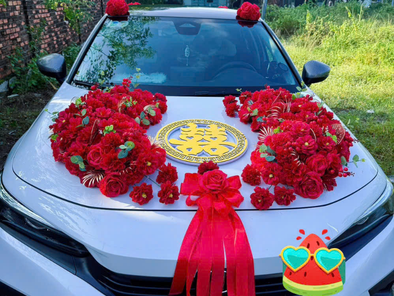 Hoa Trang Trí Xe Cưới Màu Đỏ Tại TP.HCM