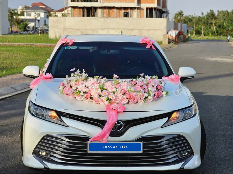 Hoa Trang Trí Xe Cưới Trái Tim Màu Trắng Hồng Tại TP.HCM