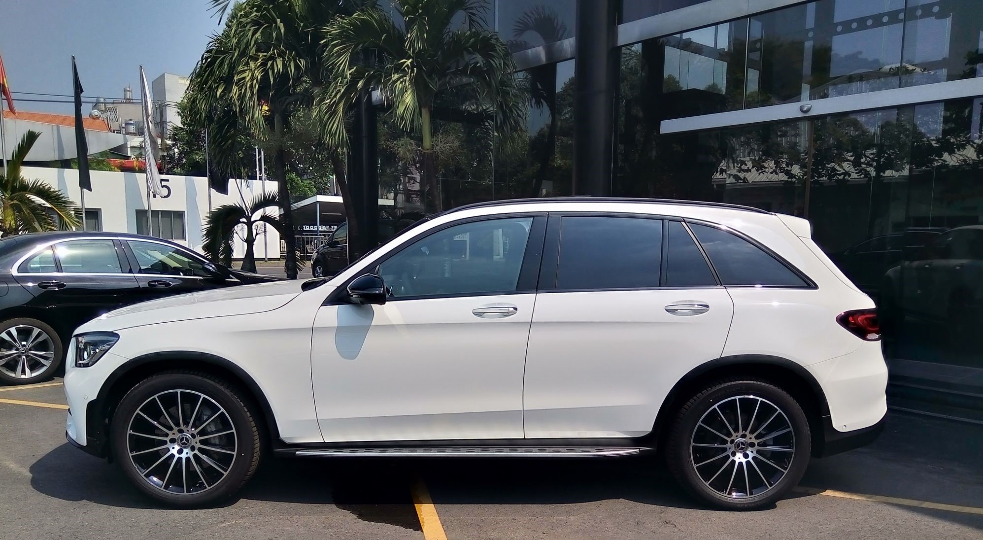 Thuê xe Mercedes-Benz 4 Chỗ GLC tại Hồ Chí Minh