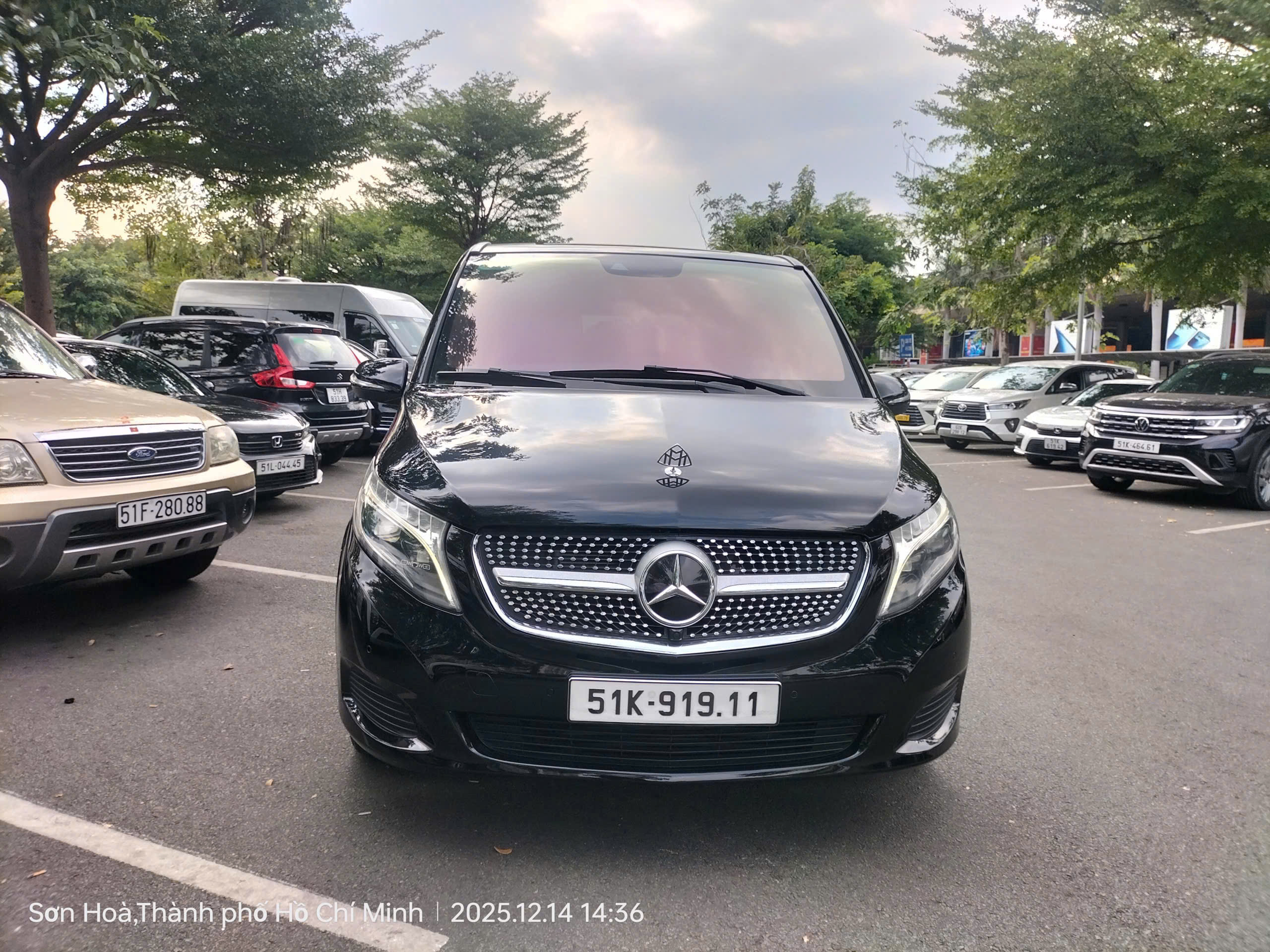 Cho Thuê Xe Mercedes V250 VIP 7 Chỗ Tại TP.HCM Có Tài Xế