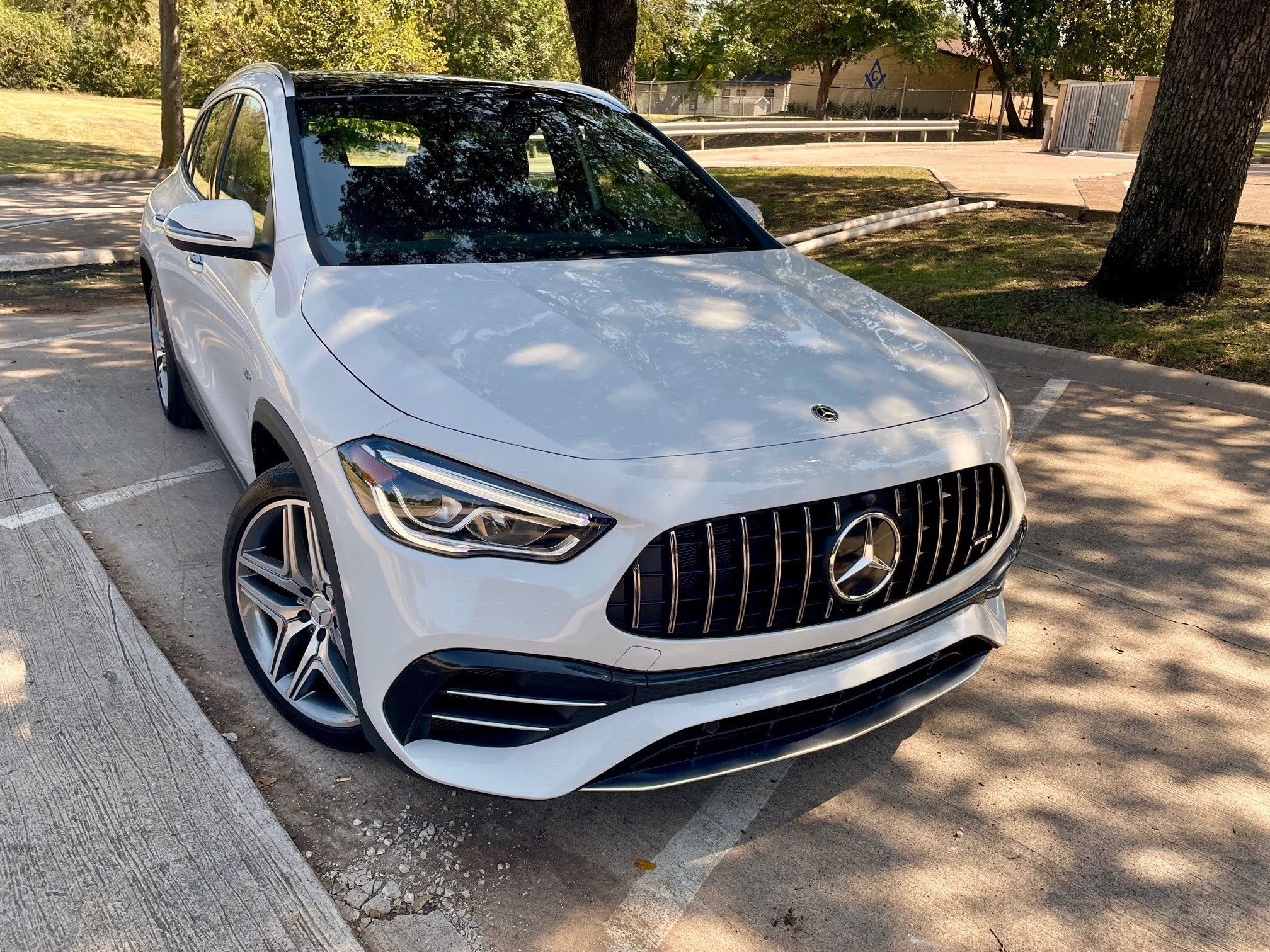 Thuê Xe Mercedes GLA 5 Chỗ Tại TP.Hồ Chí Minh