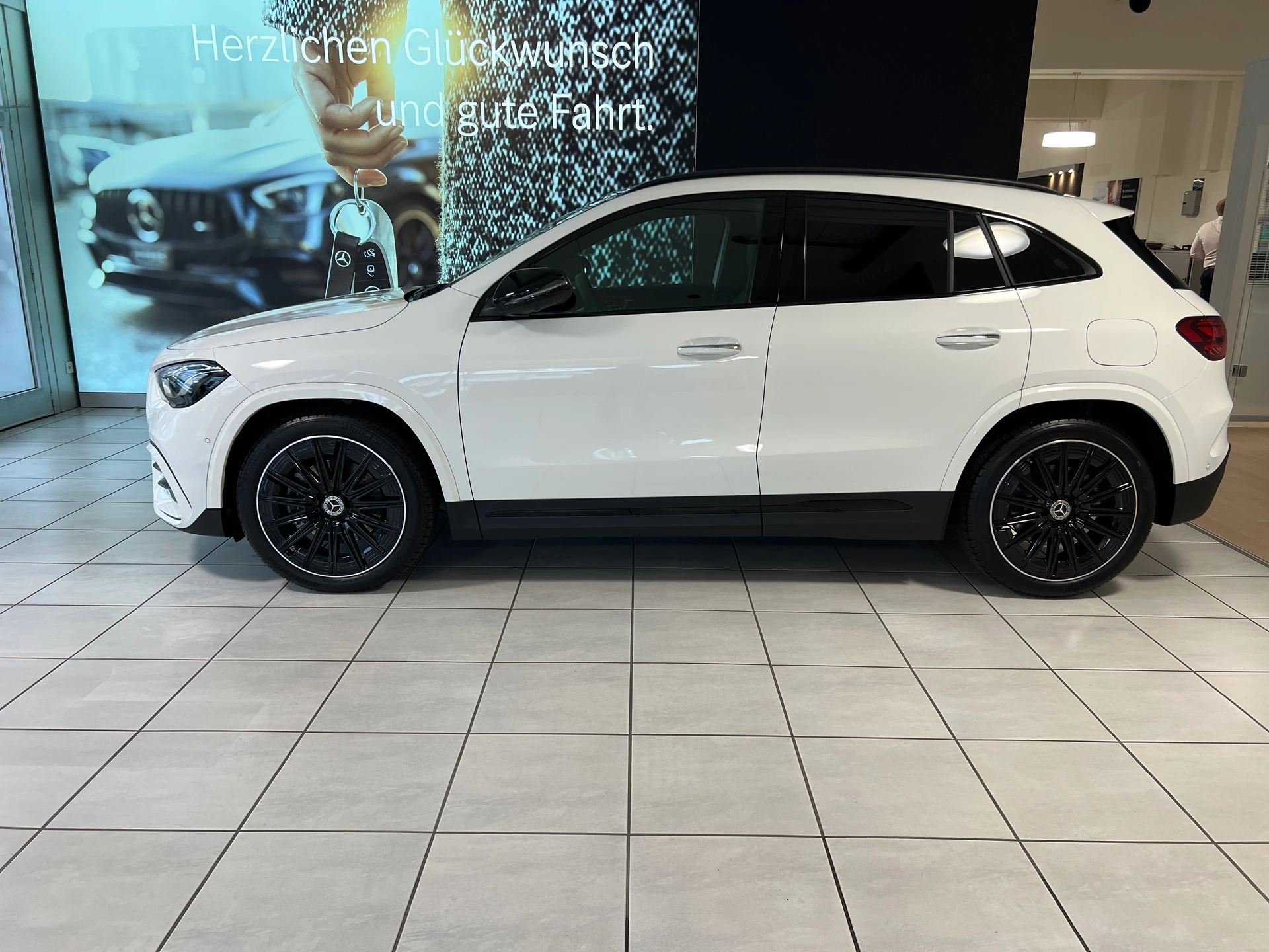 Thuê Xe Mercedes GLA 5 Chỗ Tại TP.Hồ Chí Minh