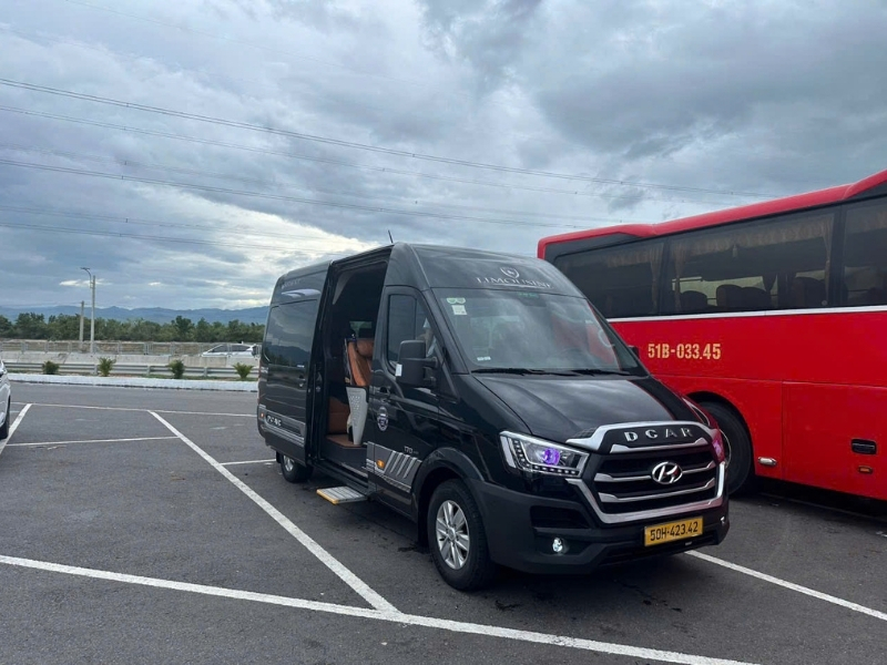 Thuê Xe Solati Limousine Dcar Vip 9 Chỗ Nội Thất VIP Tại TP.HCM