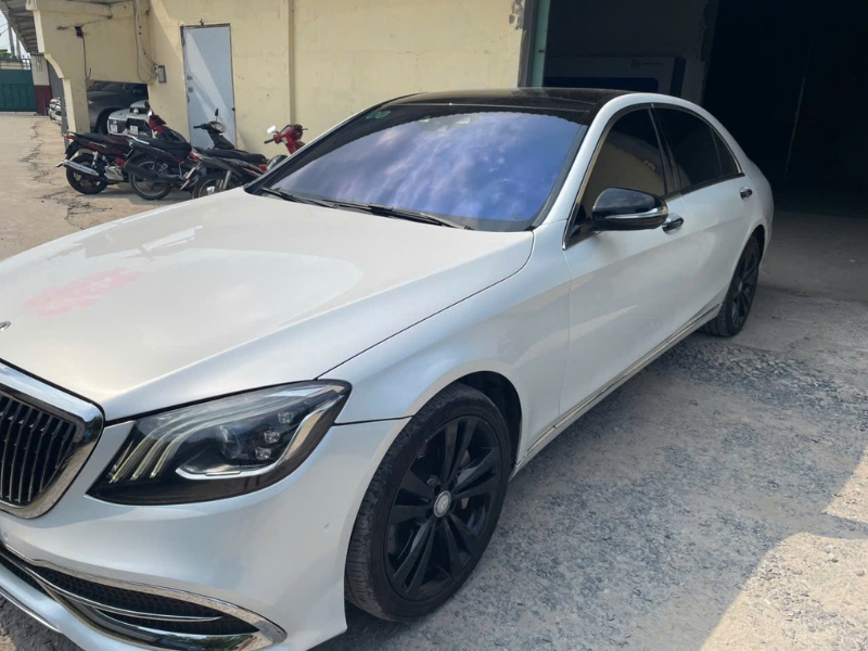 Dịch vụ cho thuê xe tự lái Mercedes S400 sang trọng tại Hồ Chí Minh
