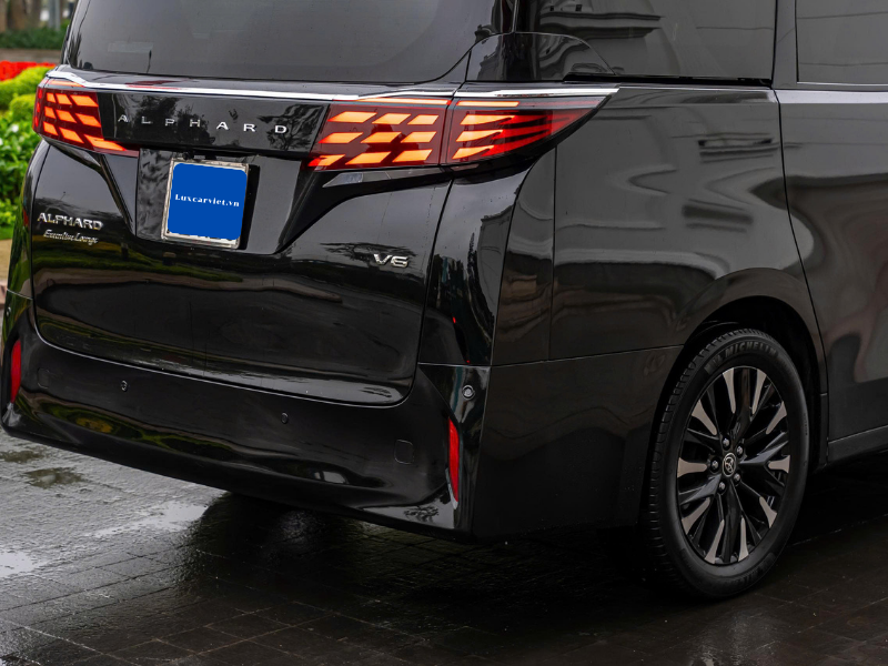 Cho Thuê Xe Toyota Alphard 7 Chỗ Màu Đen Tại Hà Nội