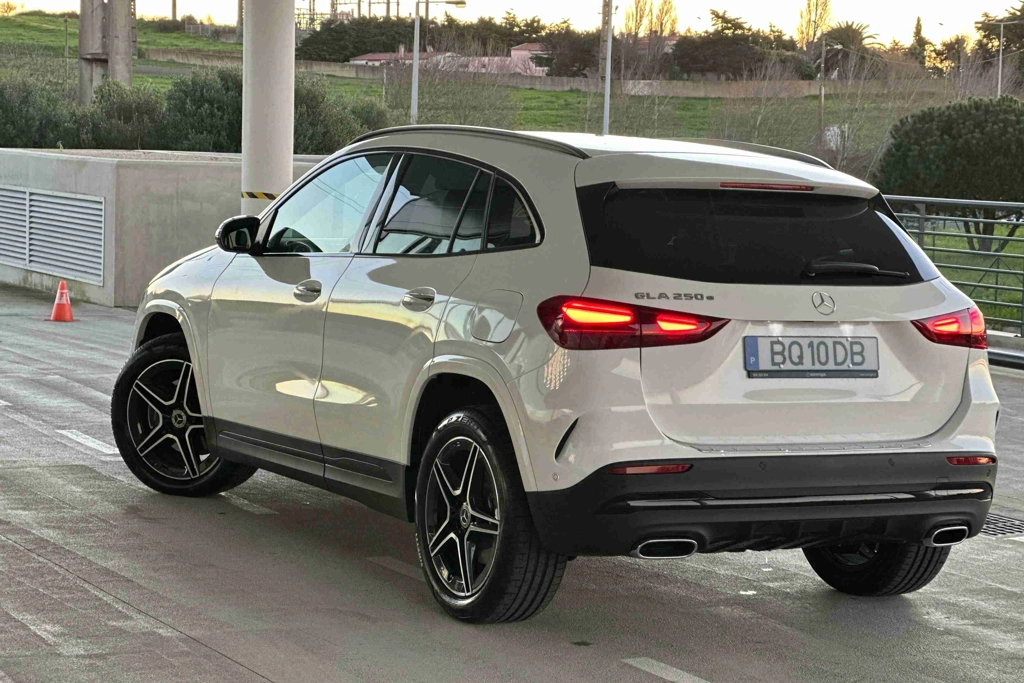 Thuê Xe Mercedes GLA 5 Chỗ Tại TP.Hồ Chí Minh