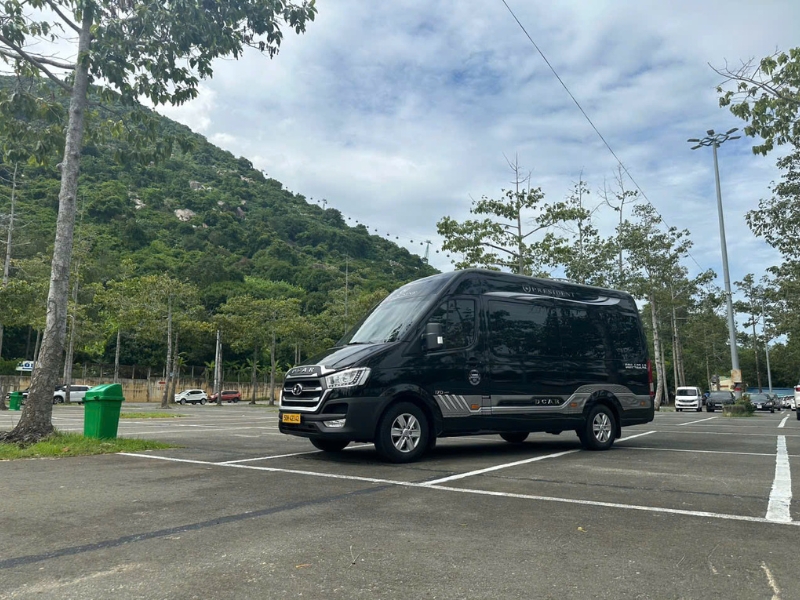 Thuê Xe Solati Limousine Dcar Vip 9 Chỗ Nội Thất VIP Tại TP.HCM