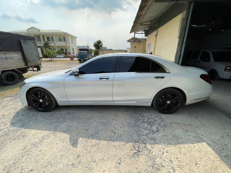 Dịch vụ cho thuê xe tự lái Mercedes S400 sang trọng tại Hồ Chí Minh