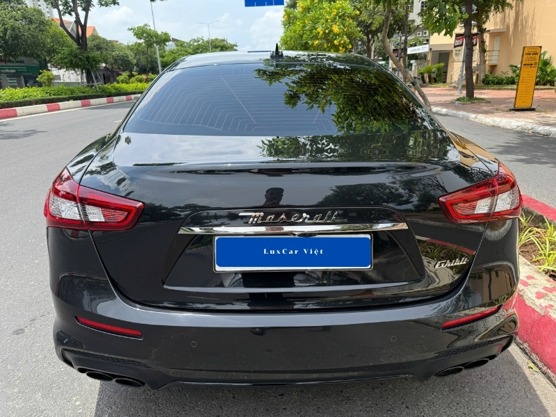 Thuê Xe Maserati Ghibli 4 Chỗ Tại TP.HCM