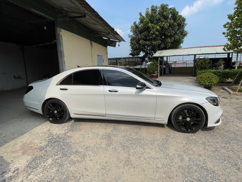 Dịch vụ cho thuê xe tự lái Mercedes S400 sang trọng tại Hồ Chí Minh