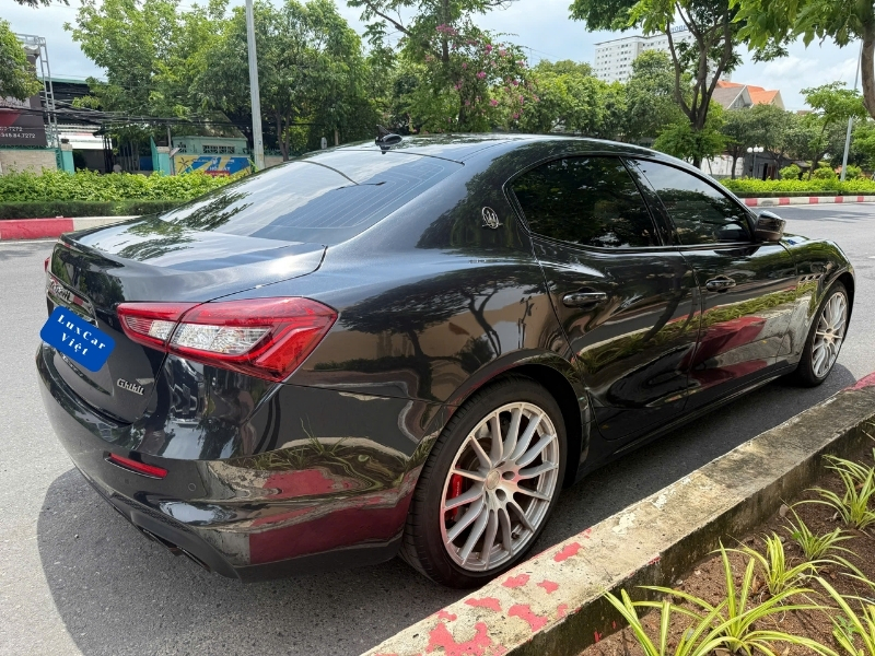 Thuê Xe Maserati Ghibli 4 Chỗ Tại TP.HCM