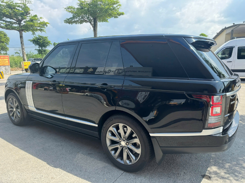 Thuê Xe Range Rover 5 Chỗ Màu Đen Tại TP.HCM