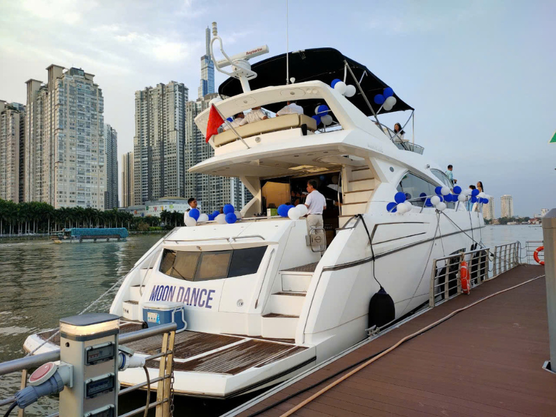 Cho Thuê Du Thuyền Azimut Cao Cấp Tại TP.HCM
