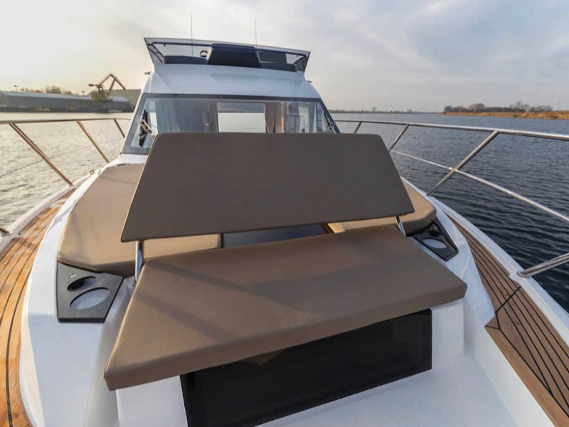 Cho Thuê Du Thuyền Galeon 360 Fly Cao Cấp Tại TP.HCM