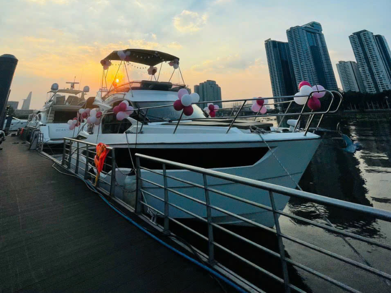 Cho Thuê Du Thuyền Galeon 360 Fly Cao Cấp Tại TP.HCM