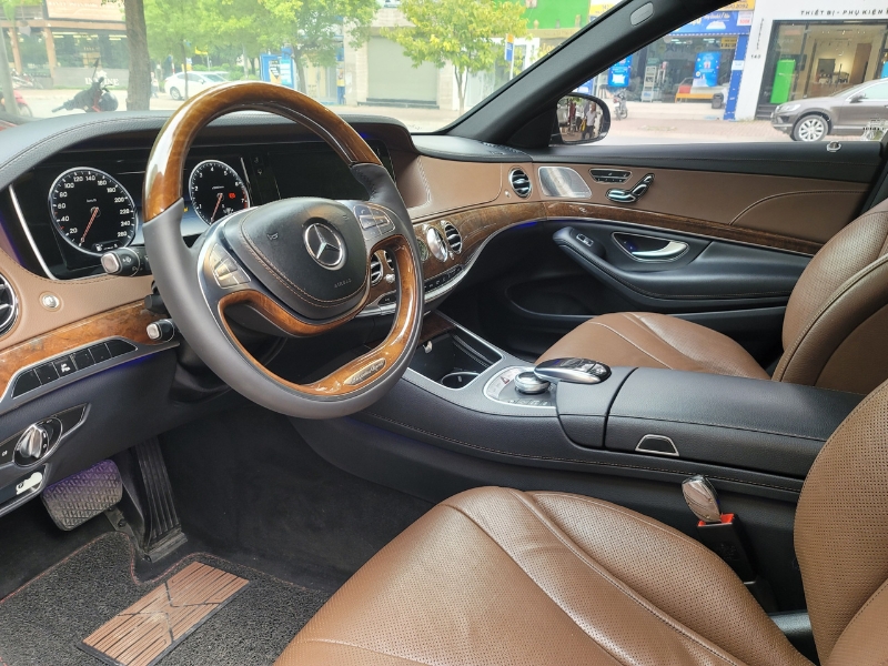 Dịch vụ cho thuê xe tự lái Mercedes S400 sang trọng tại Hồ Chí Minh