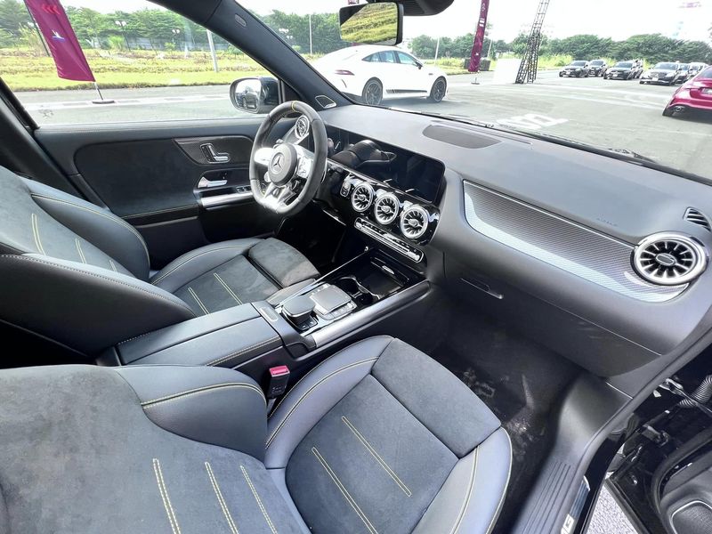 Thuê Xe Mercedes GLA 5 Chỗ Tại TP.Hồ Chí Minh